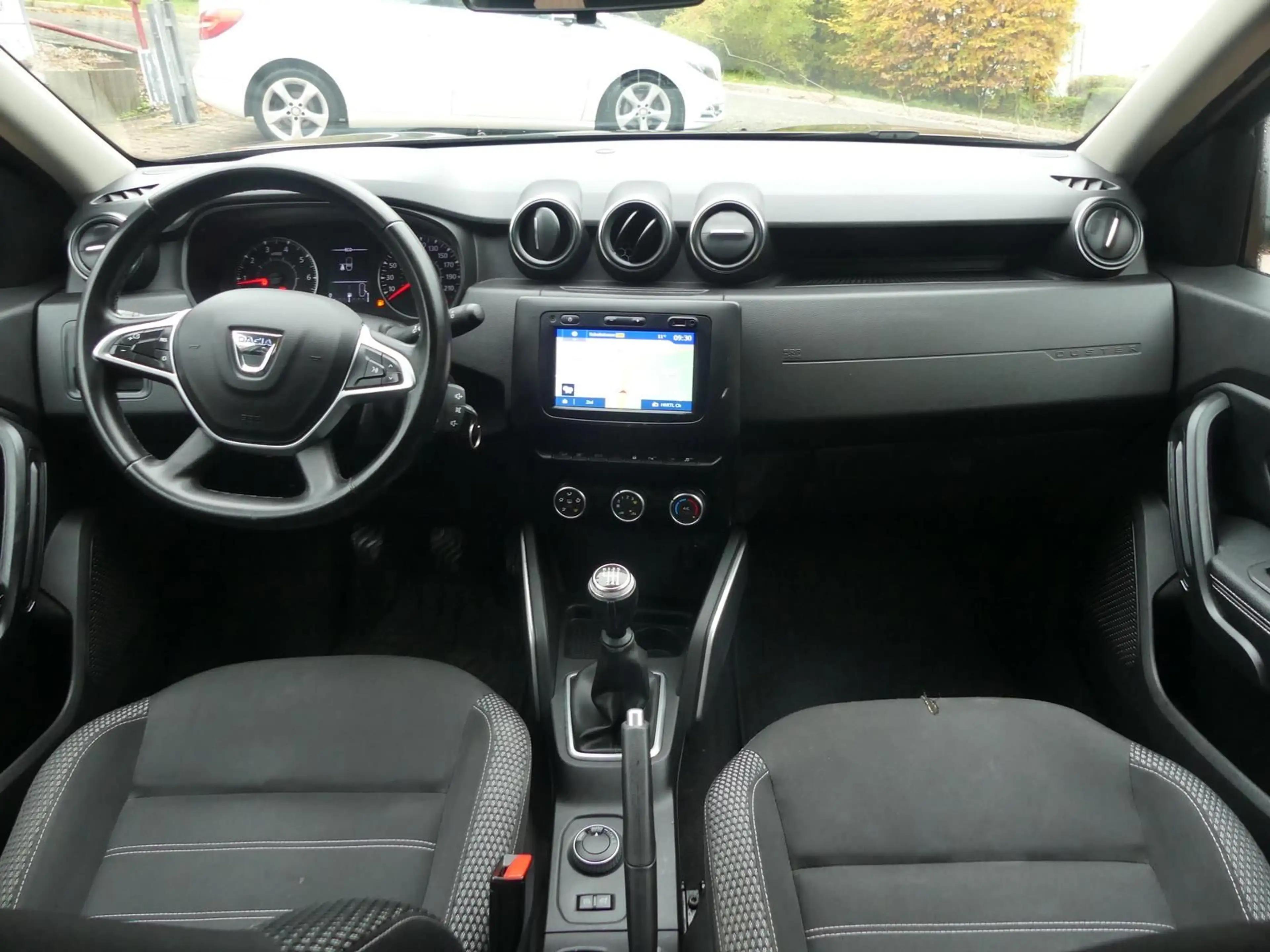 Dacia Duster II*1.3*AHK*SHZ*PDC*Navi*Klima*Allrad*USB — photo 14