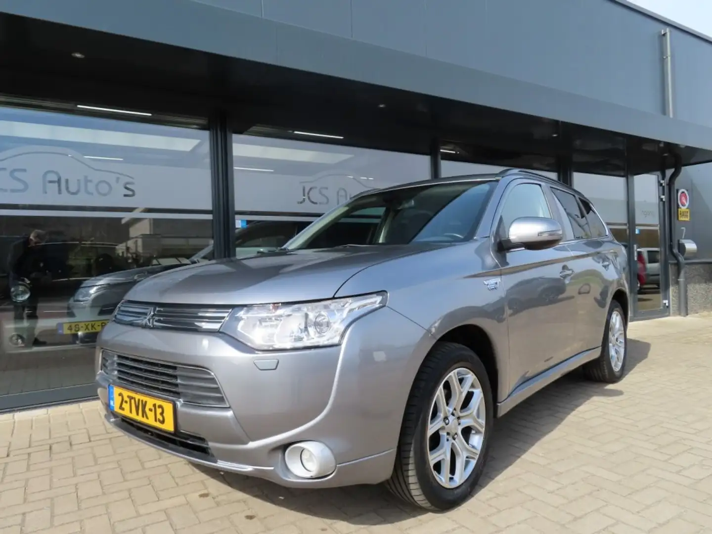 Mitsubishi Outlander 2.0 PHEV Executive Edition Ecc Navi Trekhaak 2014 Grijs - 1