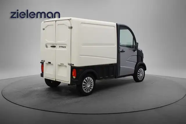Aixam D-Truck view 8