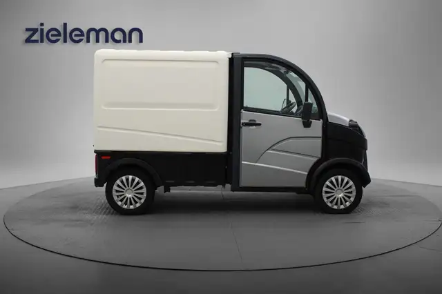 Aixam D-Truck view 7