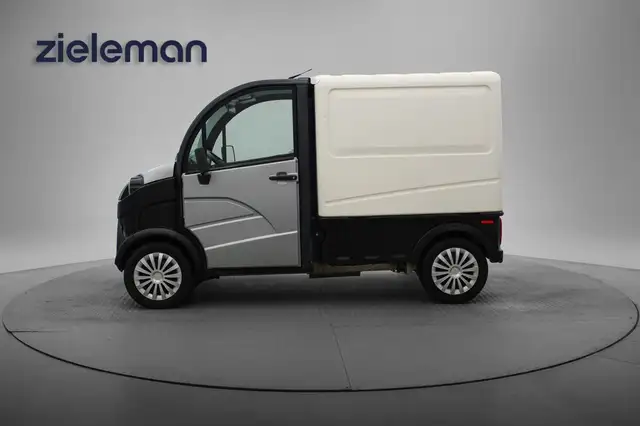 Aixam D-Truck view 10