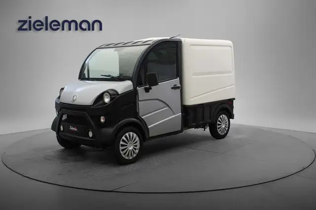 Aixam D-Truck view 11