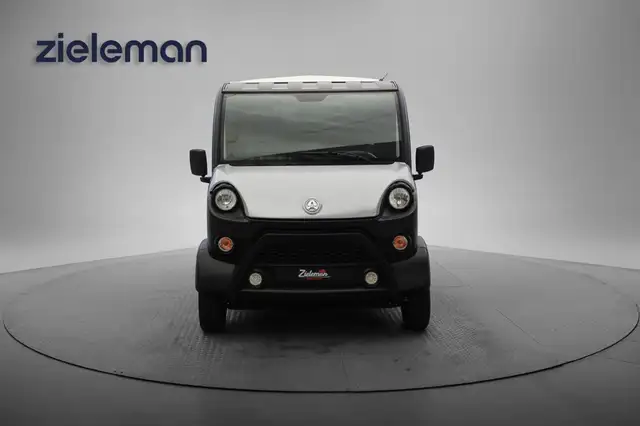Aixam D-Truck view 6