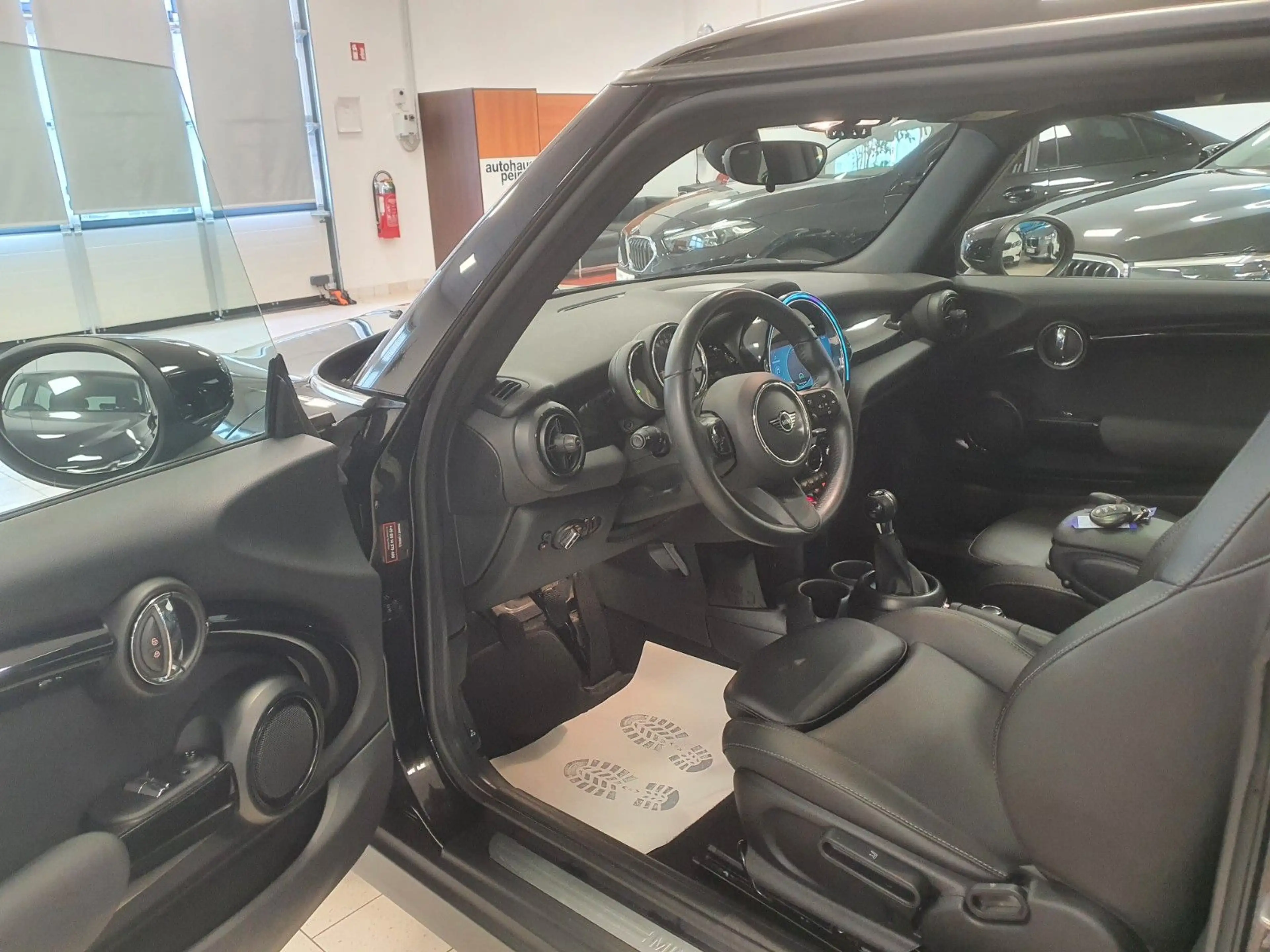 MINI One One Classic Trim/Navi/SpoSitze/KeyLess/Panorama — photo 13