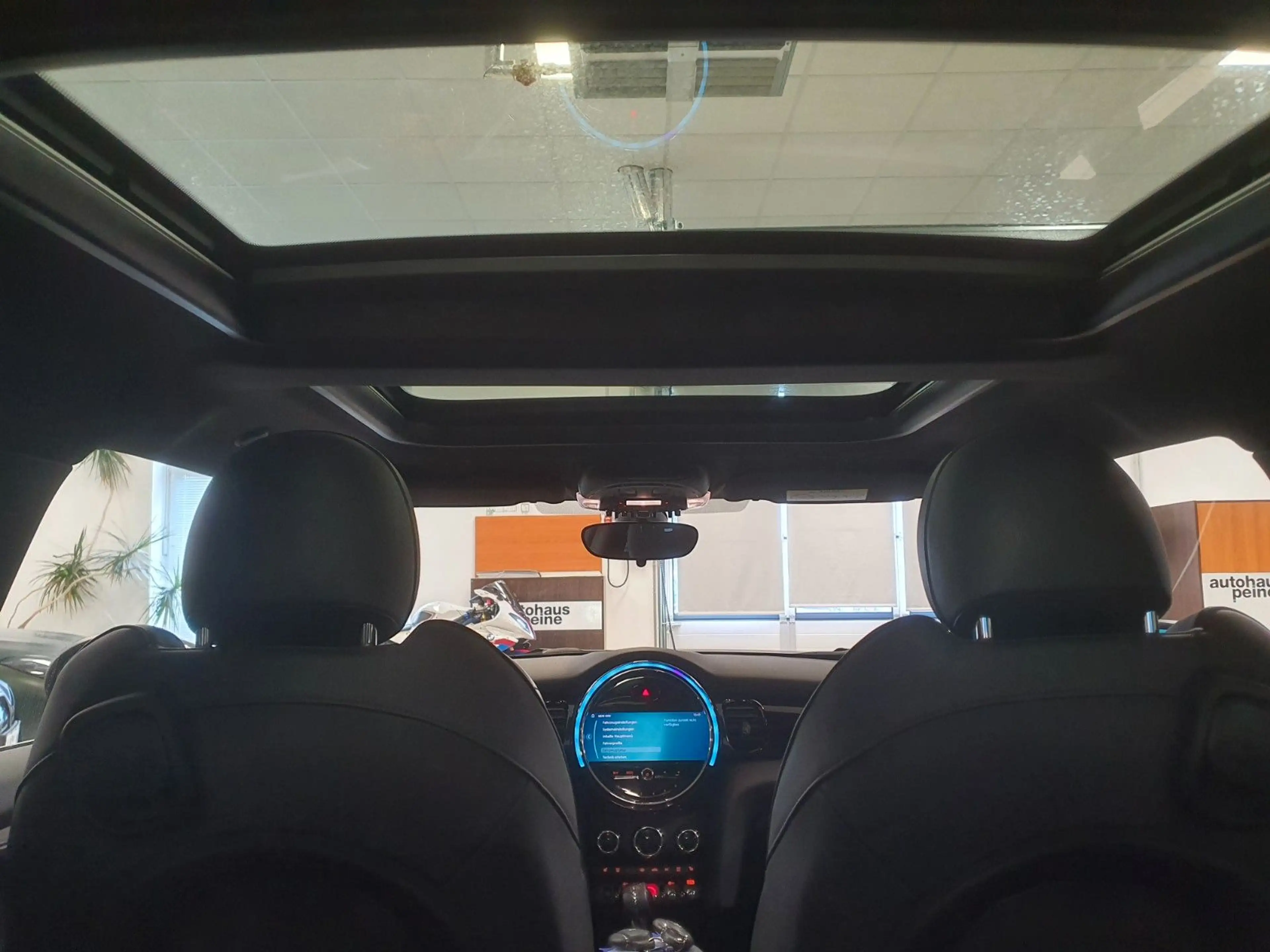 MINI One One Classic Trim/Navi/SpoSitze/KeyLess/Panorama — photo 3
