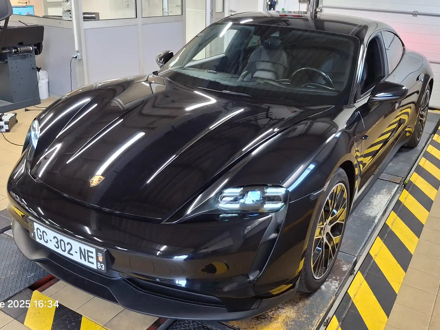 Porsche Taycan Taycan 476 ch avec batterie performance plus Noir - 1