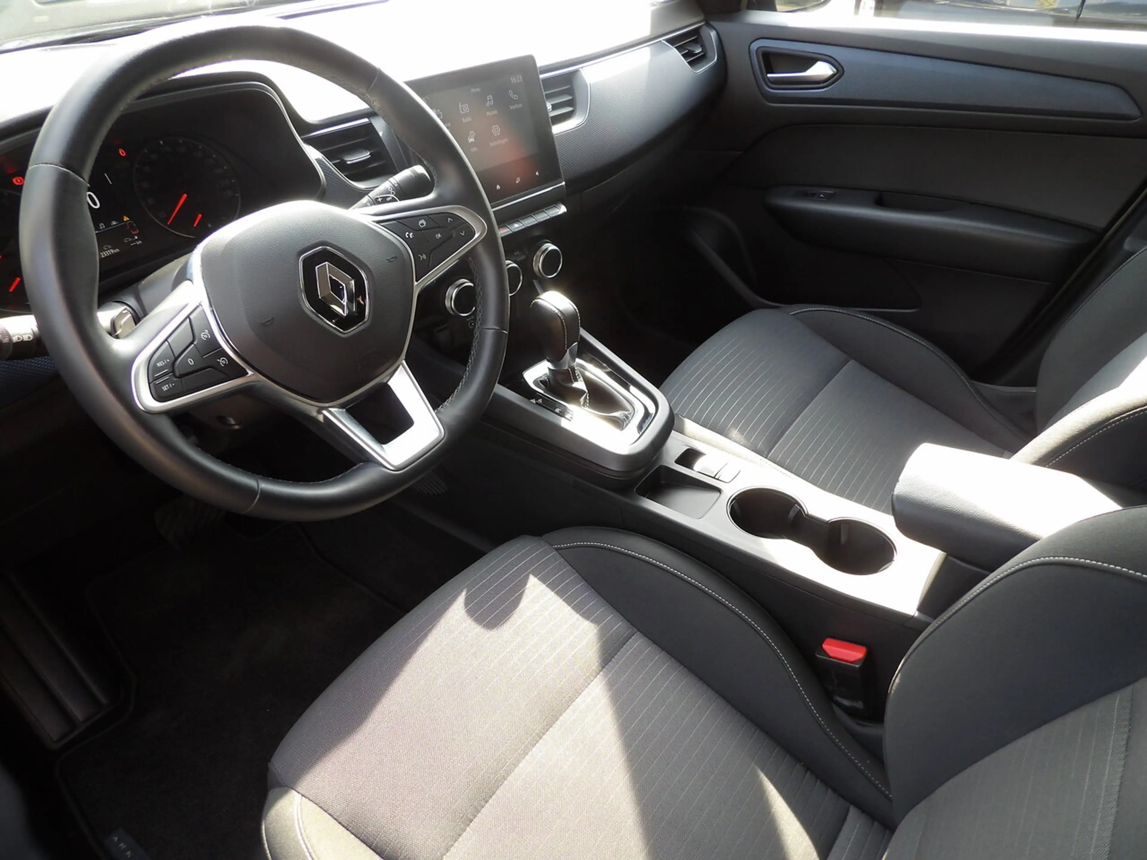 Renault Arkana Techno TCe 140 EDC — photo 9