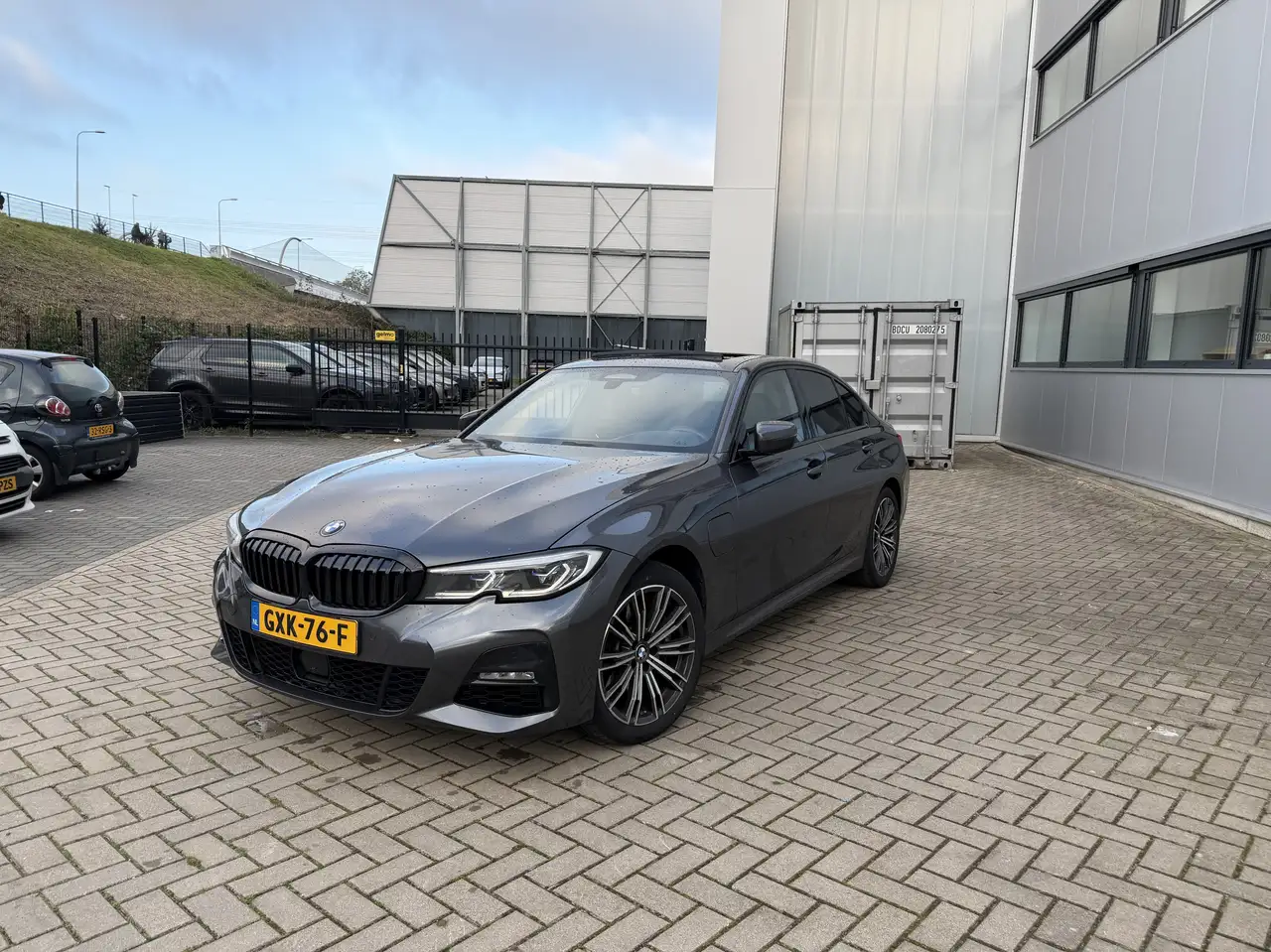 BMW 330