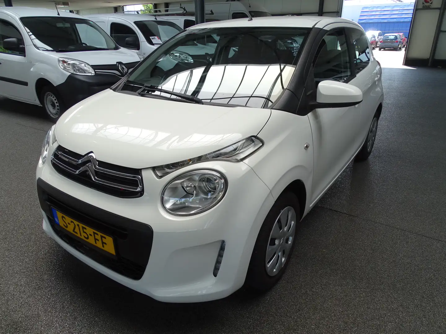Citroen C1 1.0 e-VTi Shine Airco, bl thooth. stoel verwarming Wit - 1
