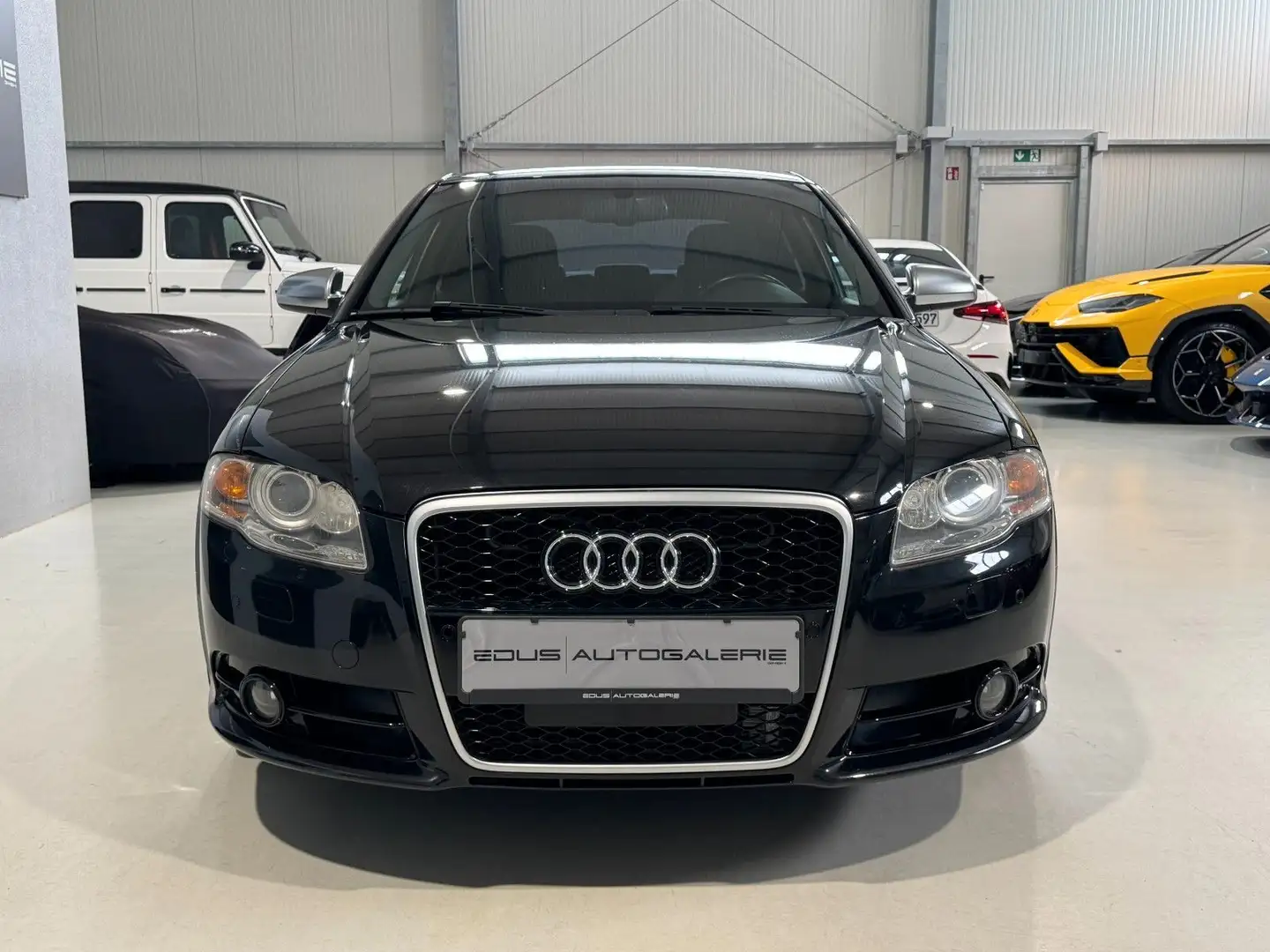 Audi S4 Lim. 4.2 Quattro Bose PDC Xenon Sitzheizung Černá - 2