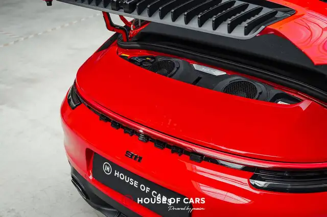 Porsche 911 view 13