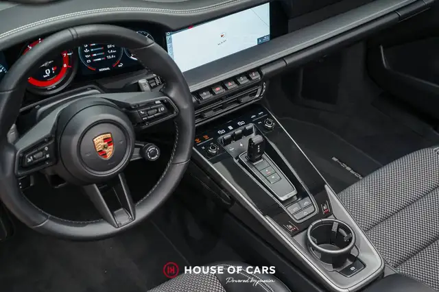 Porsche 911 view 19