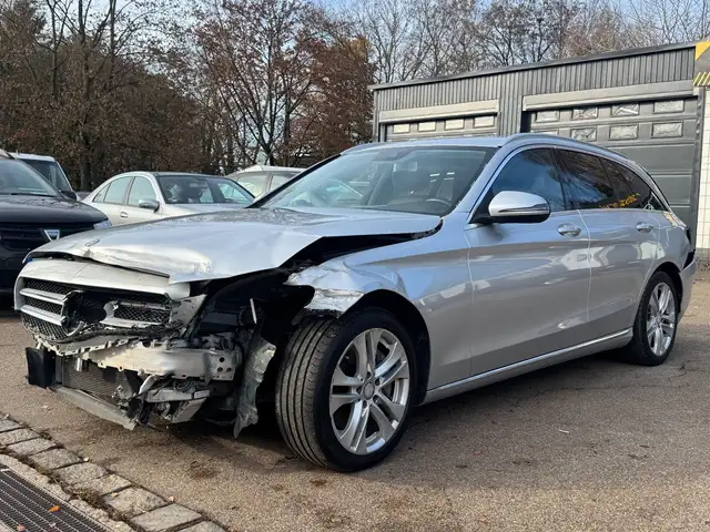 Mercedes-Benz C 300 d LED kamera Xenon AHK ACC Tempomat