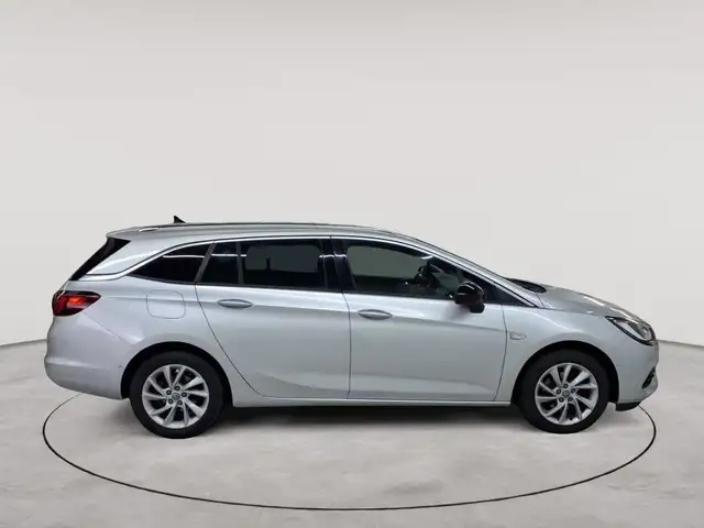 Opel Astra view 3