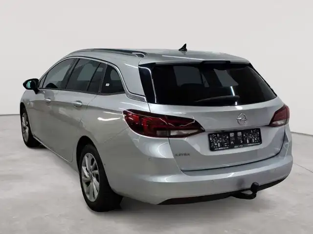 Opel Astra view 5