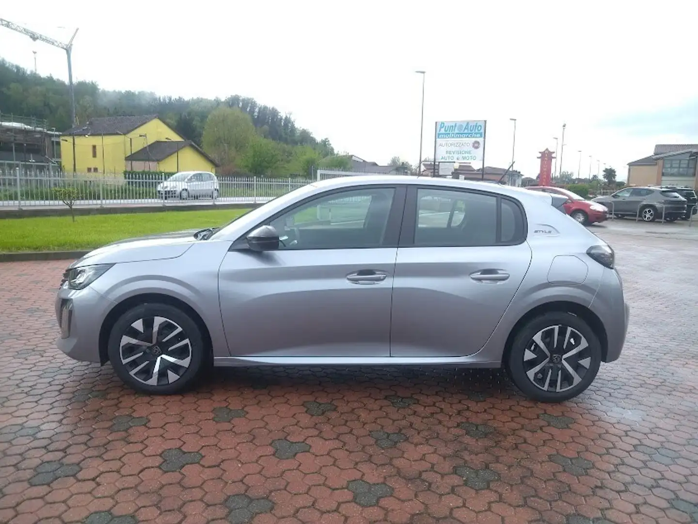 Peugeot 208 PureTech 75cv Stop&Start 5 porte Style* senza vinc Grijs - 2