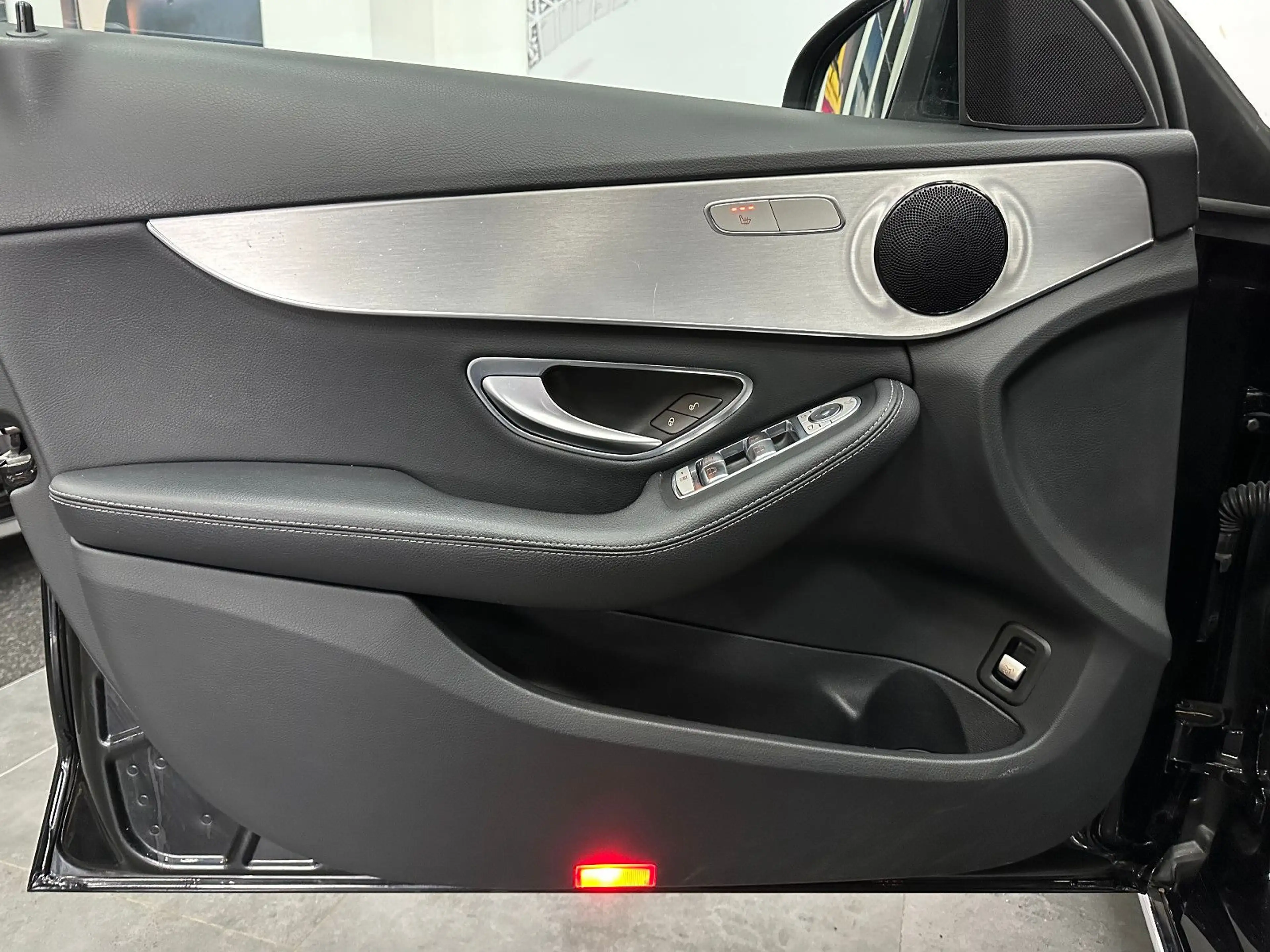Mercedes-Benz C 350 e Limousine*Totwinkel*Standheizung* — photo 10