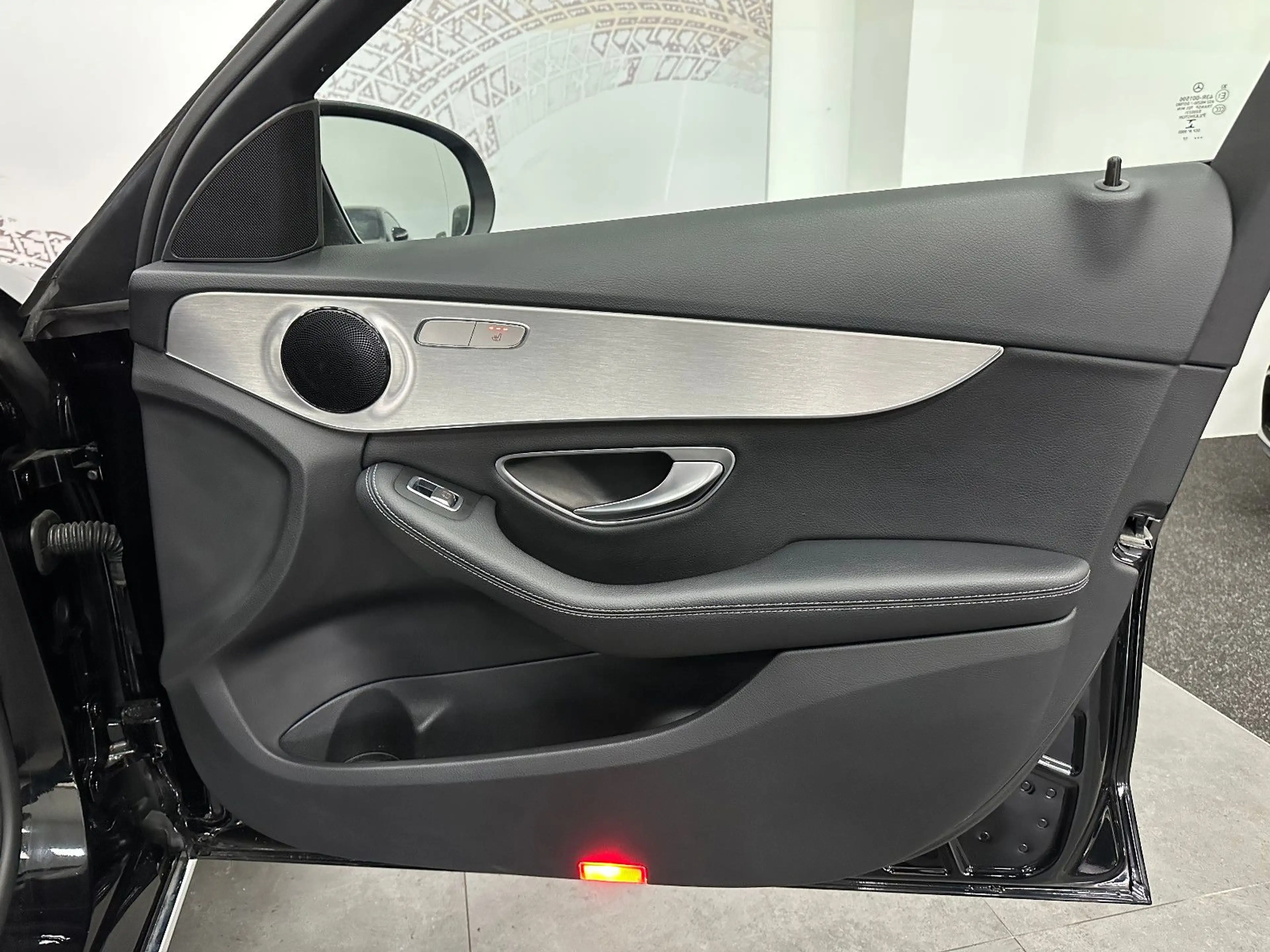 Mercedes-Benz C 350 e Limousine*Totwinkel*Standheizung* — photo 14