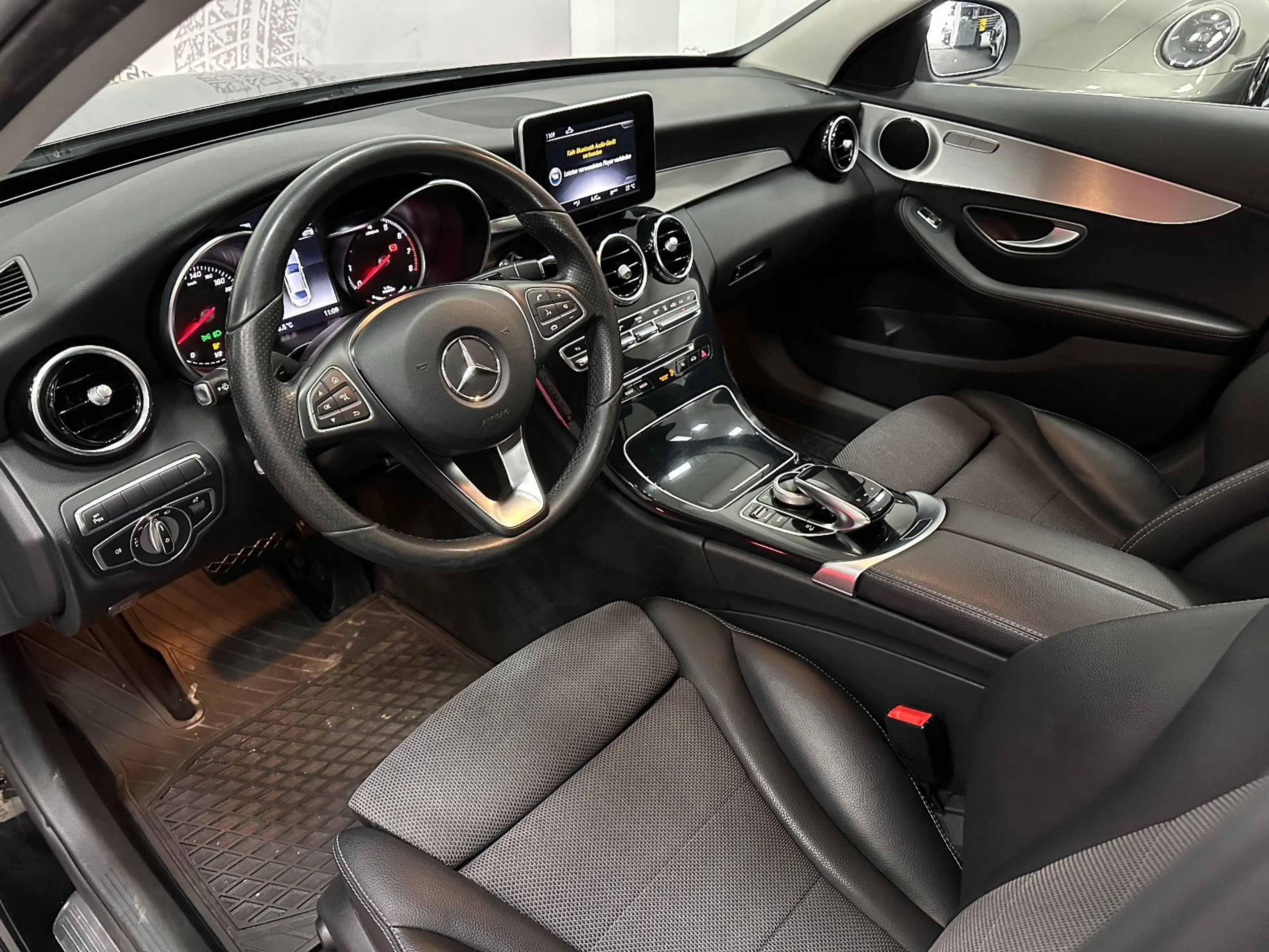 Mercedes-Benz C 350 e Limousine*Totwinkel*Standheizung* — photo 12
