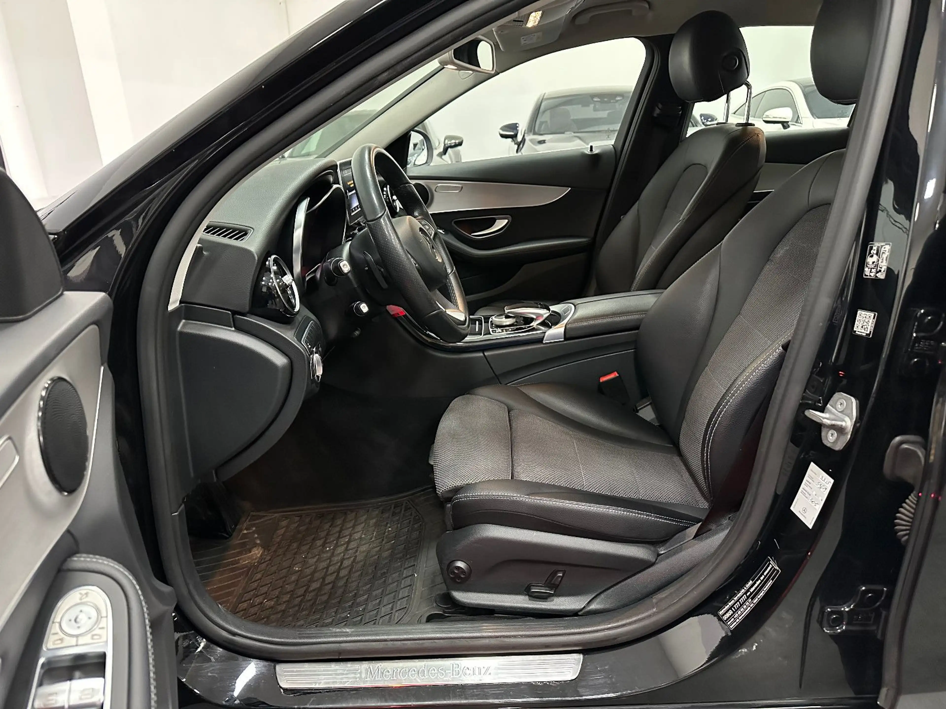Mercedes-Benz C 350 e Limousine*Totwinkel*Standheizung* — photo 13