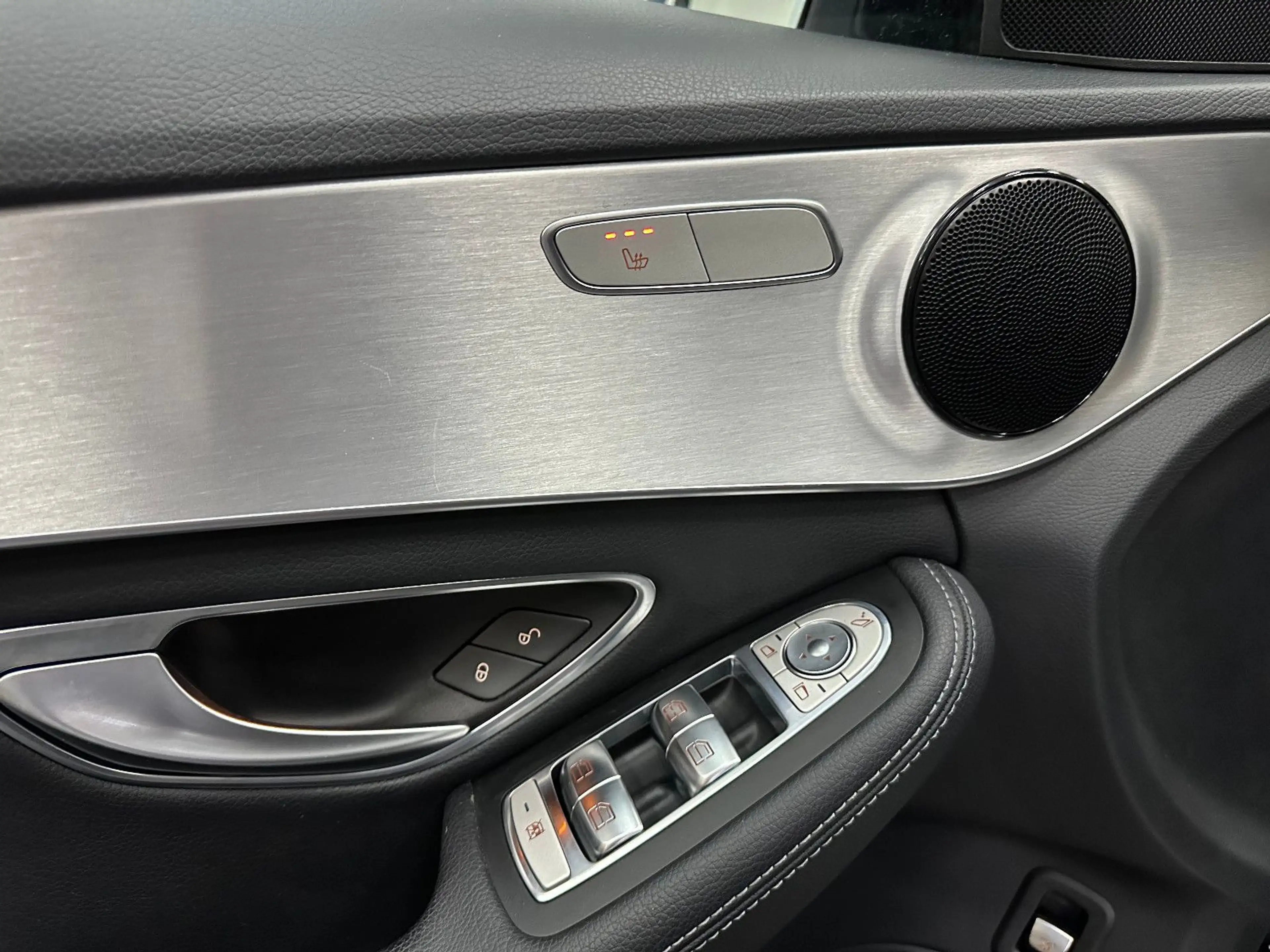 Mercedes-Benz C 350 e Limousine*Totwinkel*Standheizung* — photo 11