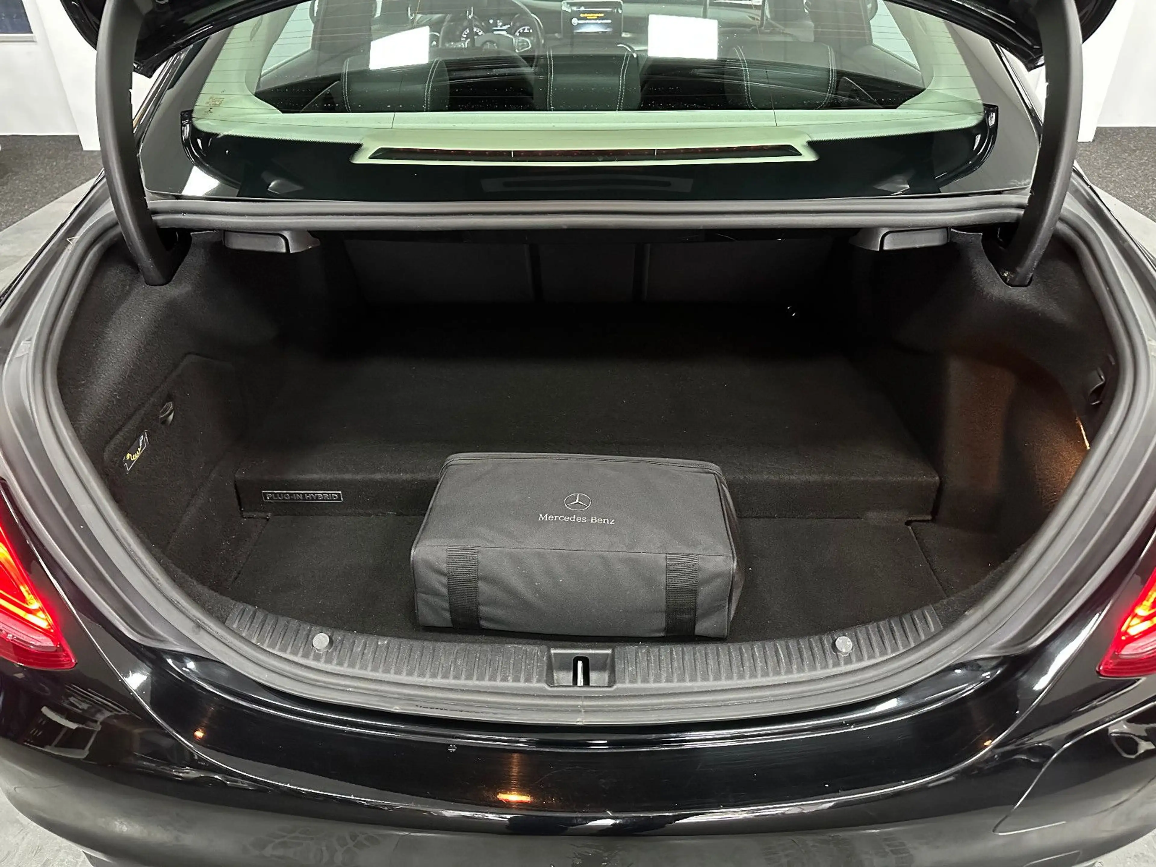 Mercedes-Benz C 350 e Limousine*Totwinkel*Standheizung* — photo 7