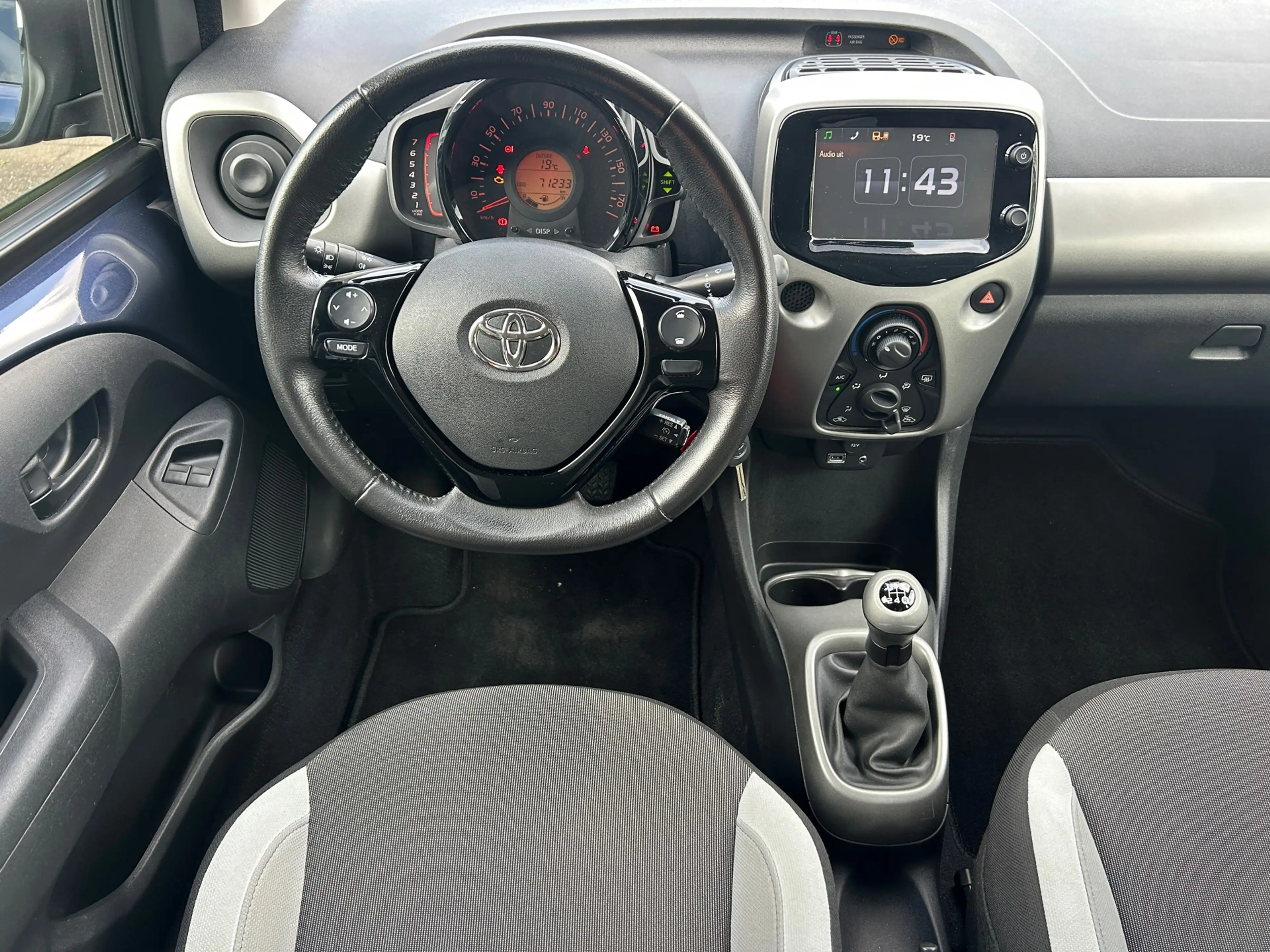 Toyota Aygo 1.0 VVT-i X-PLAY CAMERA 100% Dealer Onderhouden Ri — photo 11