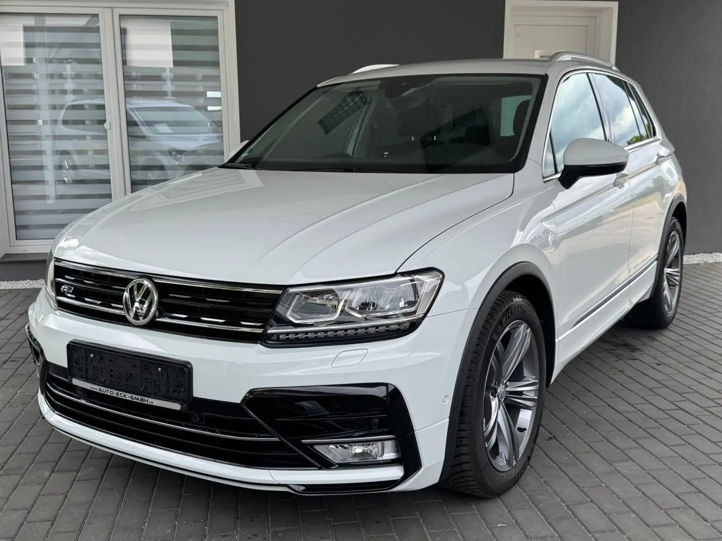 Volkswagen Tiguan 1.4 TSI DSG | LED | erst 42 TKM | R-line Wit - 1