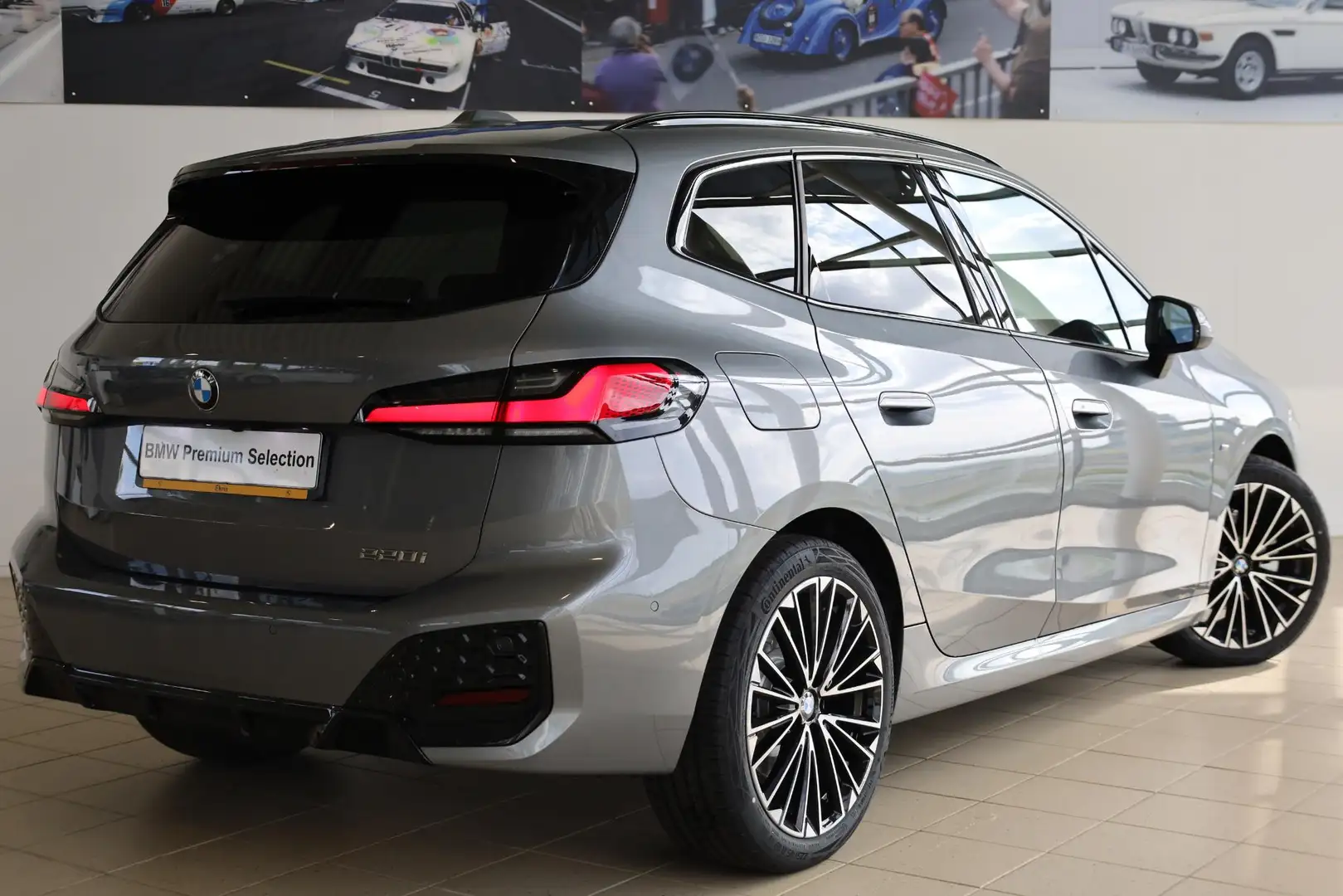 BMW 220 2-serie Active Tourer 220i M Sportpakket | Premium Grijs - 2