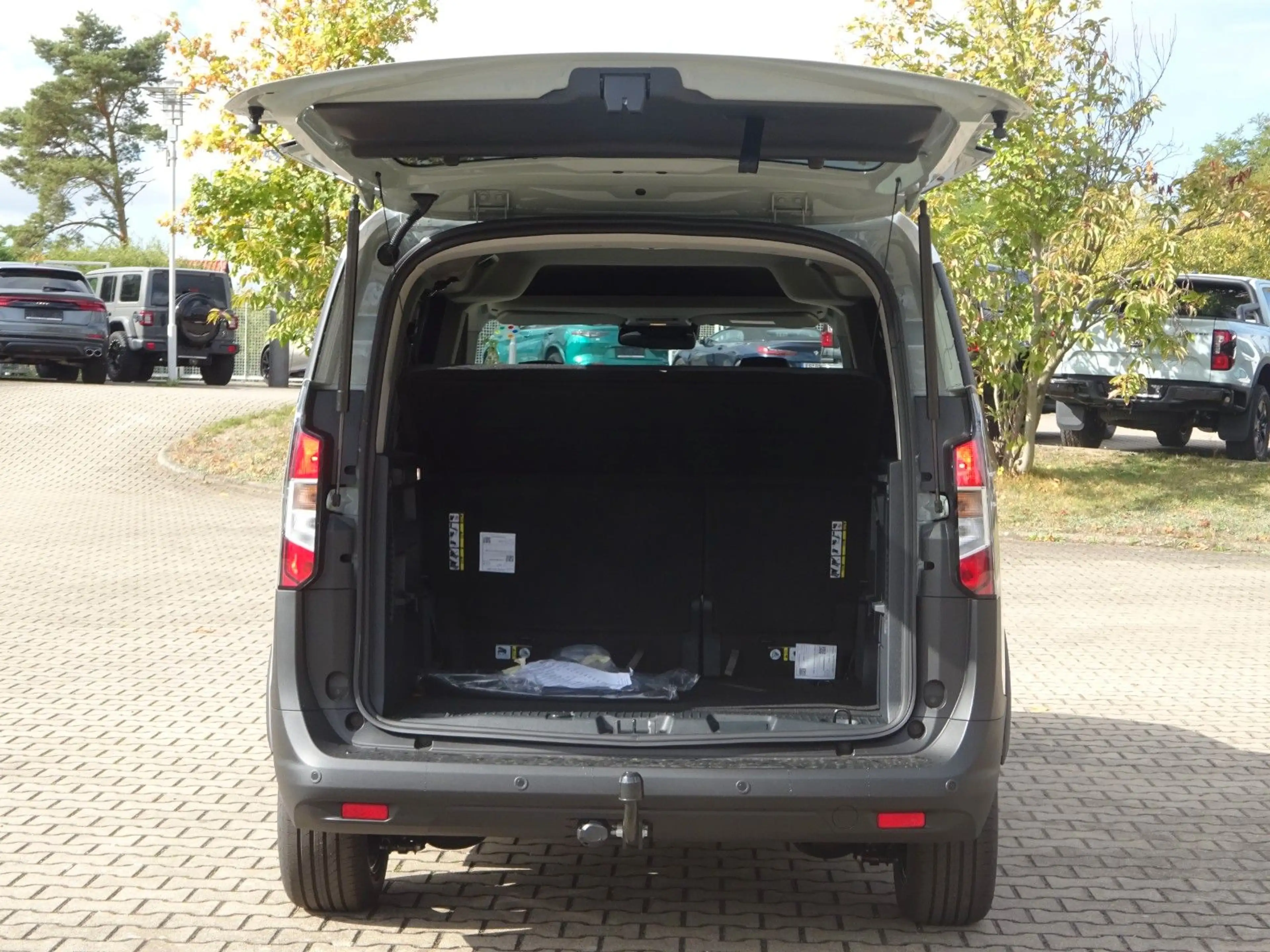 Ford Tourneo Courier 1.0L Active Aut. AHK WiPa ACC — photo 6