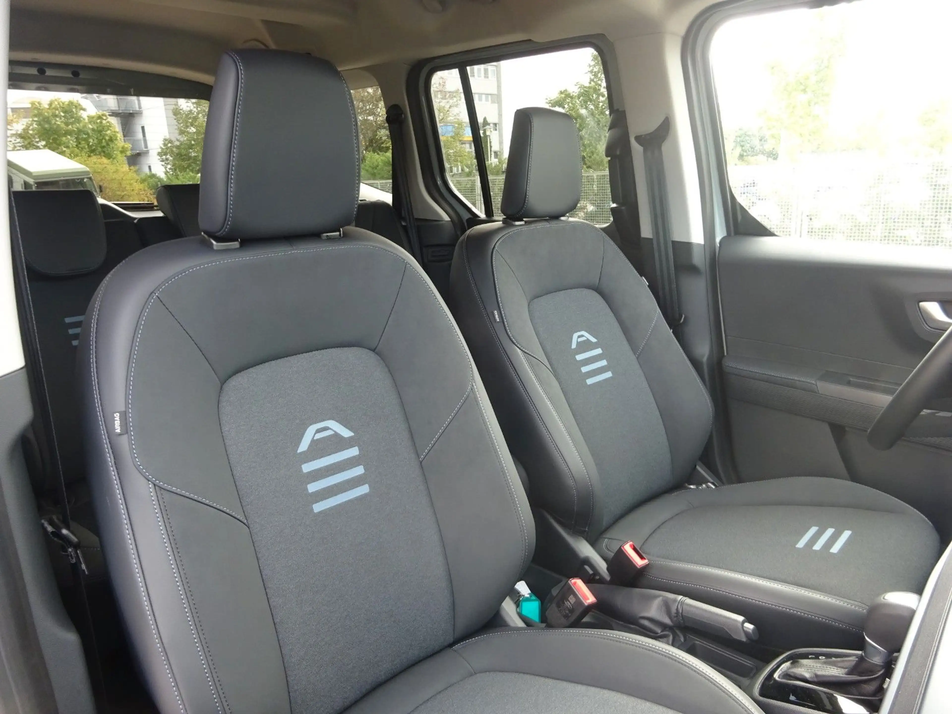 Ford Tourneo Courier 1.0L Active Aut. AHK WiPa ACC — photo 15