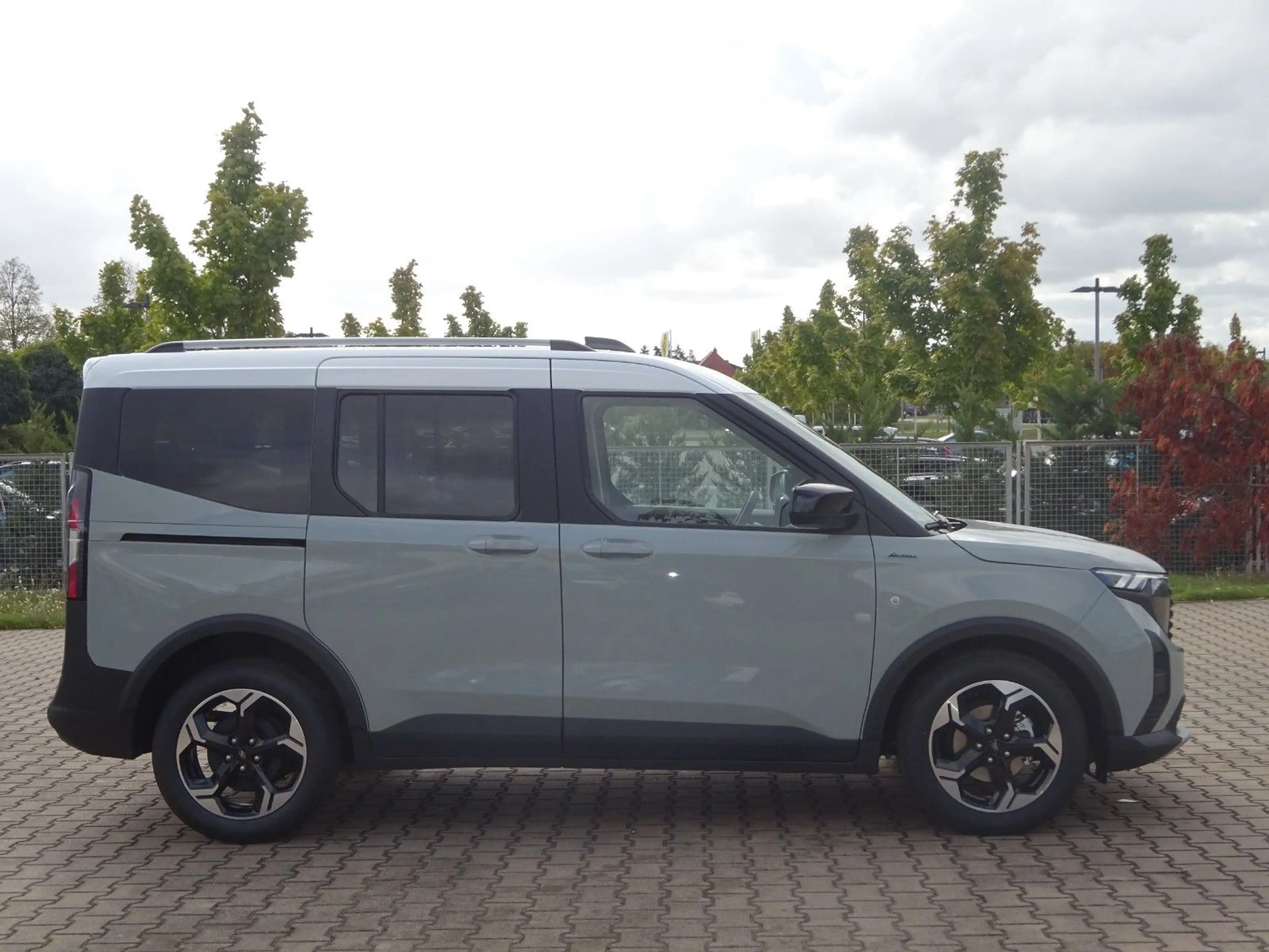 Ford Tourneo Courier 1.0L Active Aut. AHK WiPa ACC — photo 12