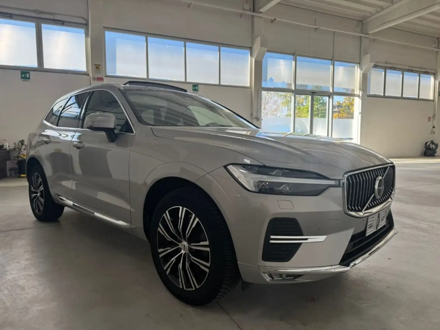 Volvo XC60 B4 (d) AWD Geartronic Inscription Tettuccio Aprib. Gris - 2