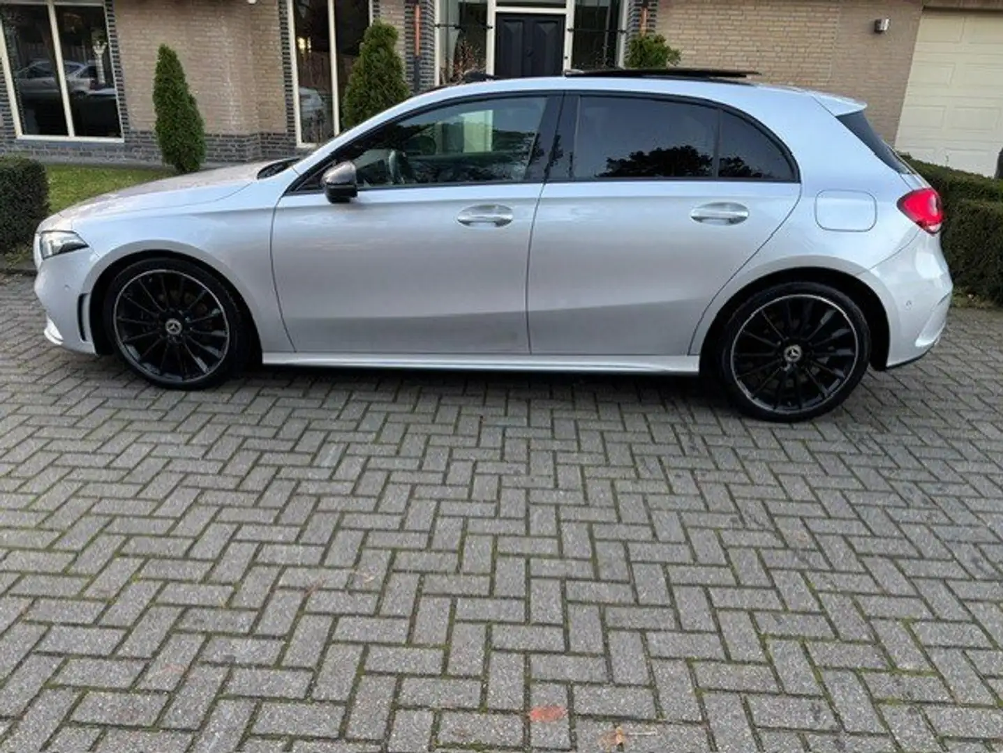 Mercedes-Benz A 200 d AMG LINE PANO CAMERA NAVI MOTOR DEFECT Zilver - 2