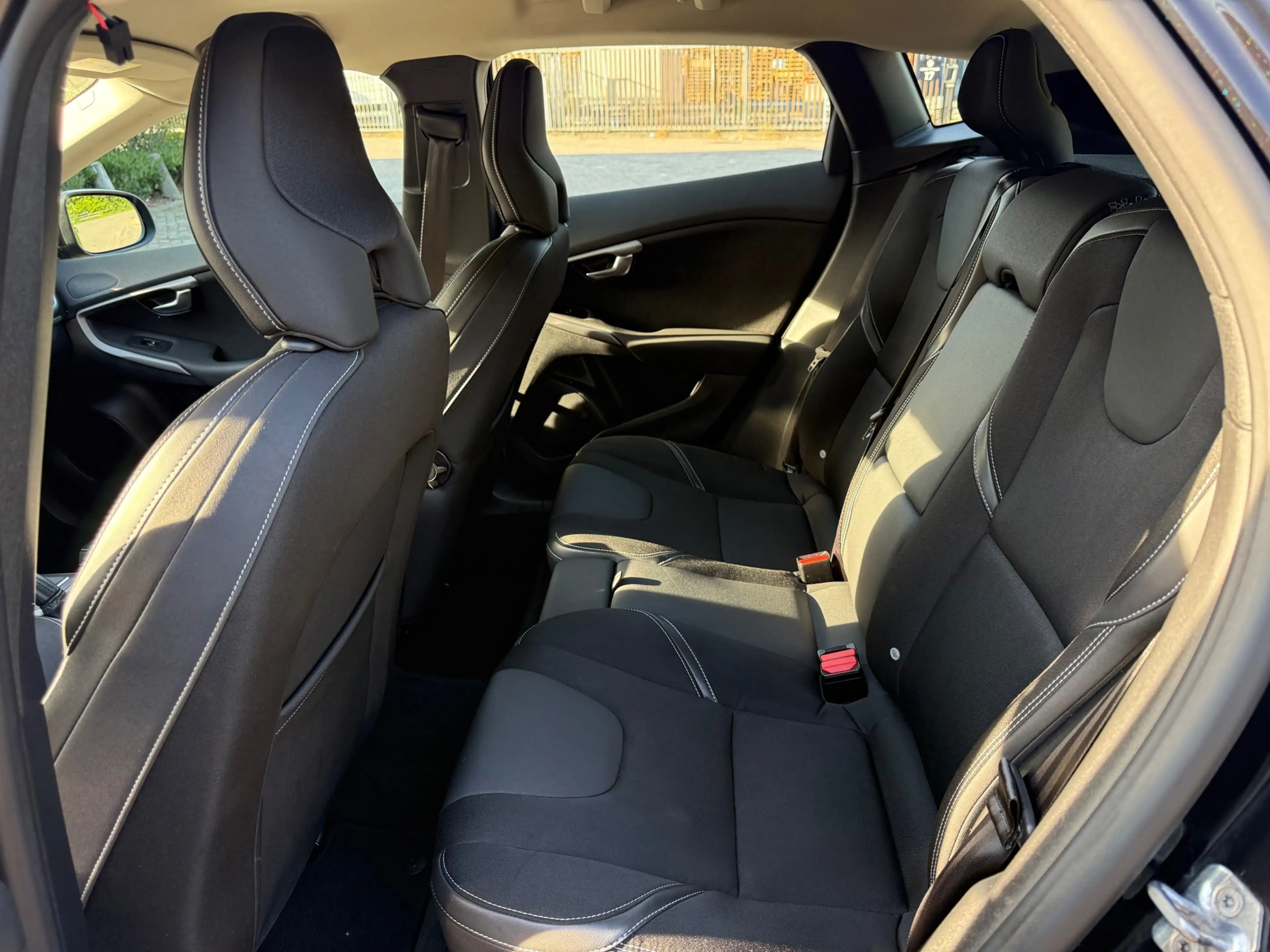 Volvo V40 2.0 D2 Kinetic_Klaar voor de Taxi_NETTE AUTO — photo 10