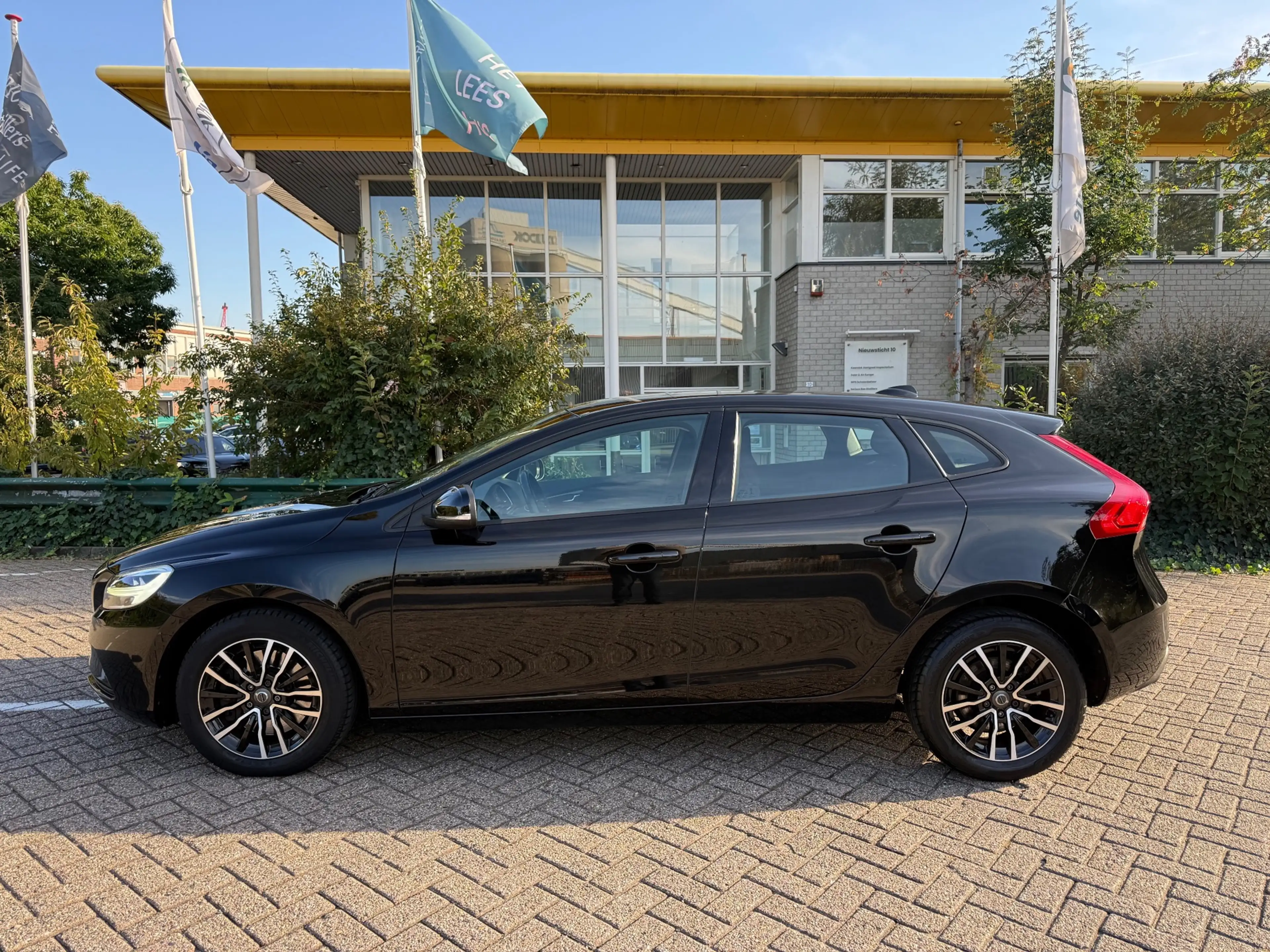 Volvo V40 2.0 D2 Kinetic_Klaar voor de Taxi_NETTE AUTO — photo 11