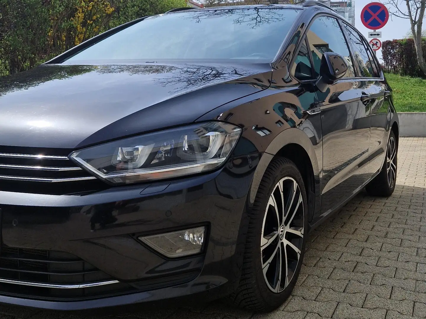 Volkswagen Golf Sportsvan Golf Sportsvan Lounge 2,0  BMT TDI DSG Lounge Schwarz - 1