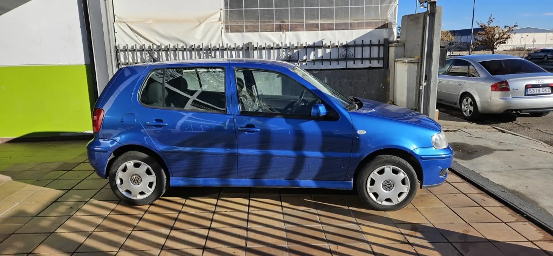 Volkswagen Polo 1.4TDI Trendline Azul - 2