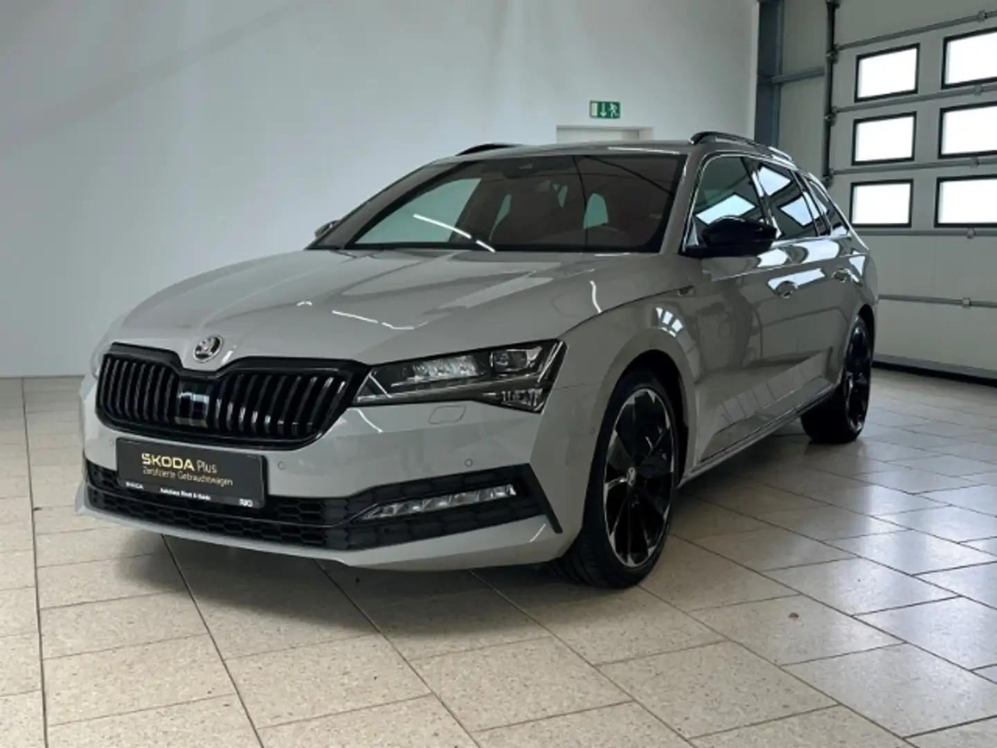 Skoda Superb Combi SportLine 1.5 TSI ACT DSG Pano ACC Matrix Na Grau - 2