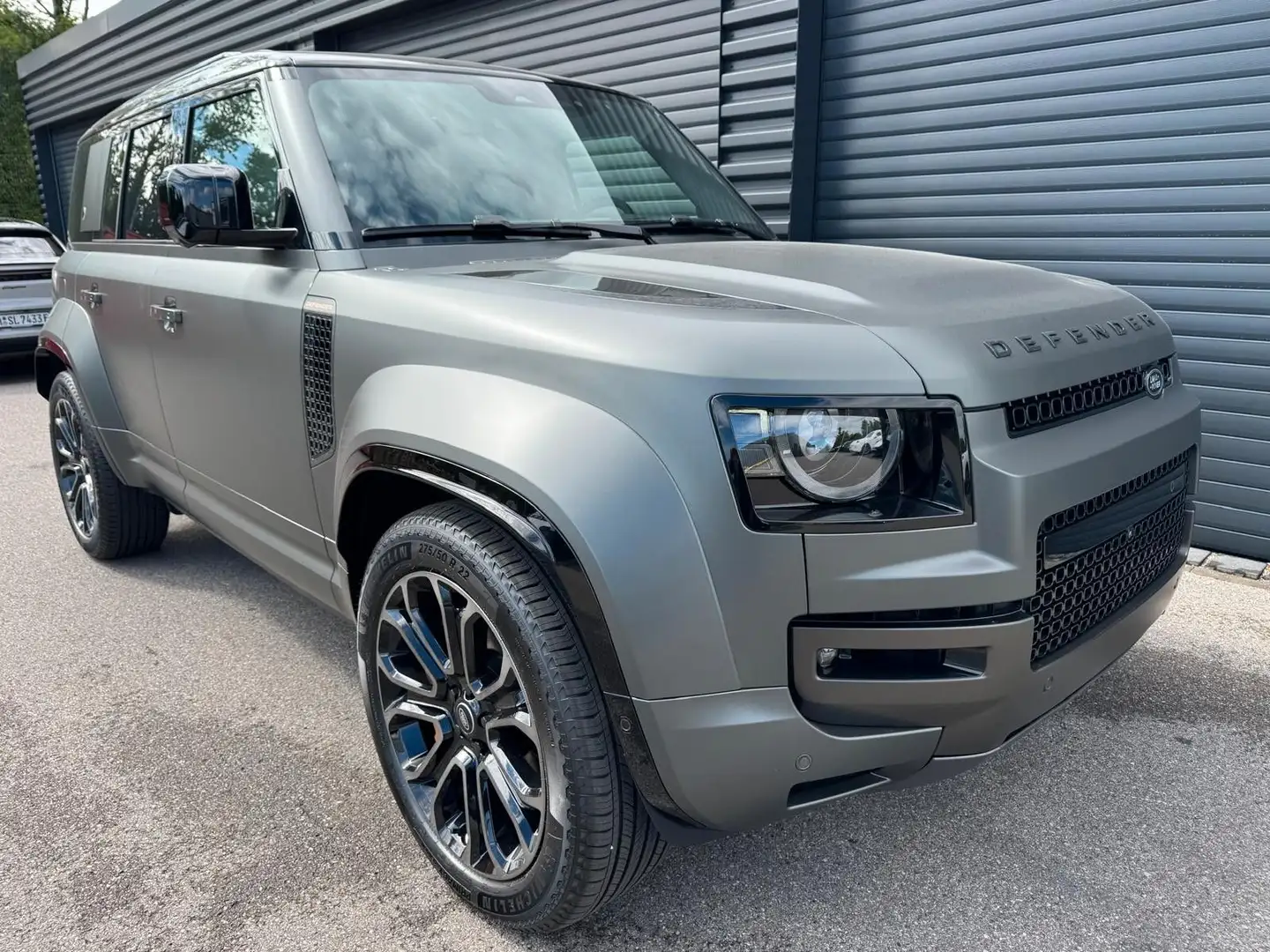 Land Rover Defender 4.4 P635 110 OCTA Edition One Vert - 1