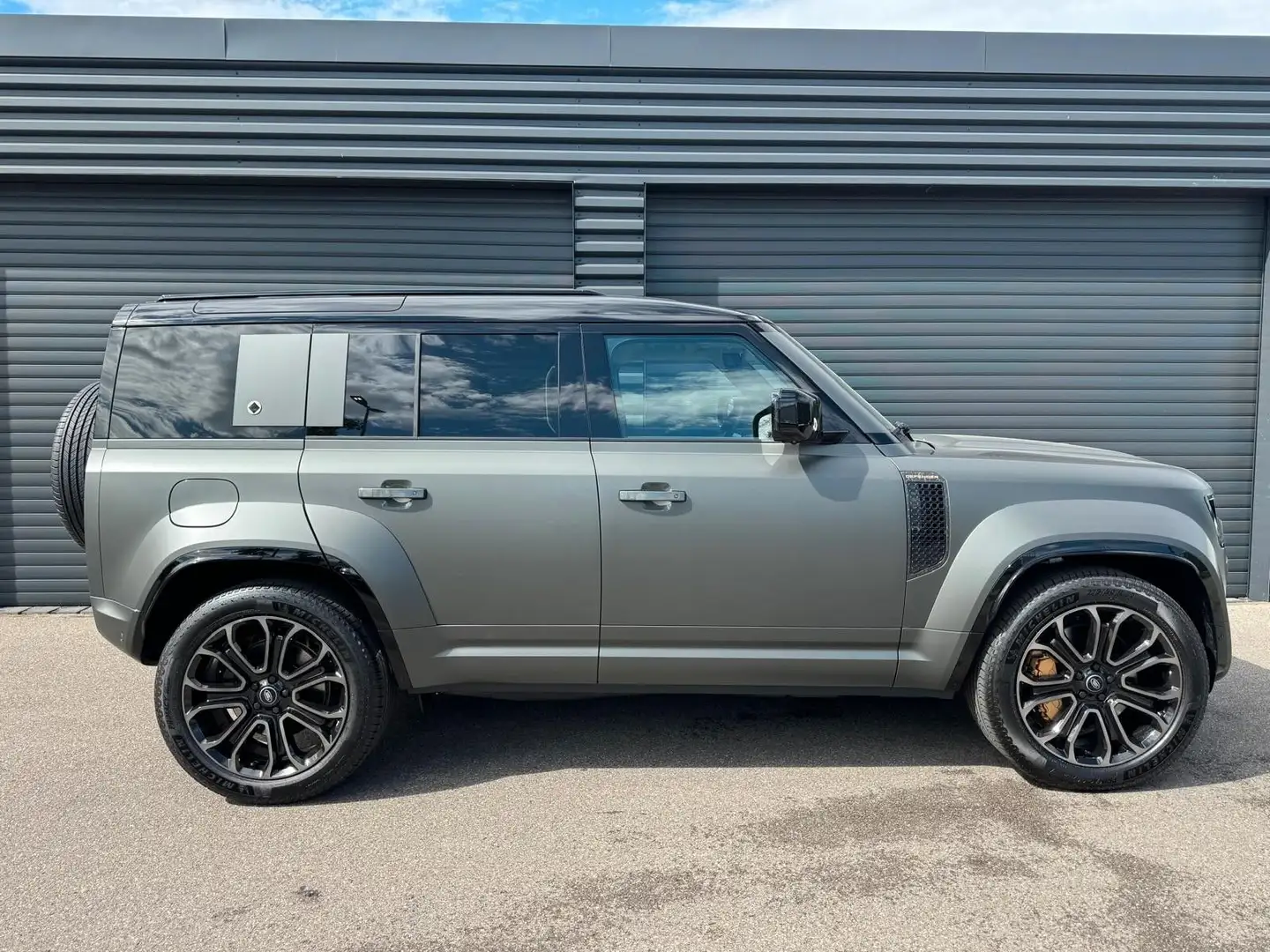 Land Rover Defender 4.4 P635 110 OCTA Edition One Vert - 2