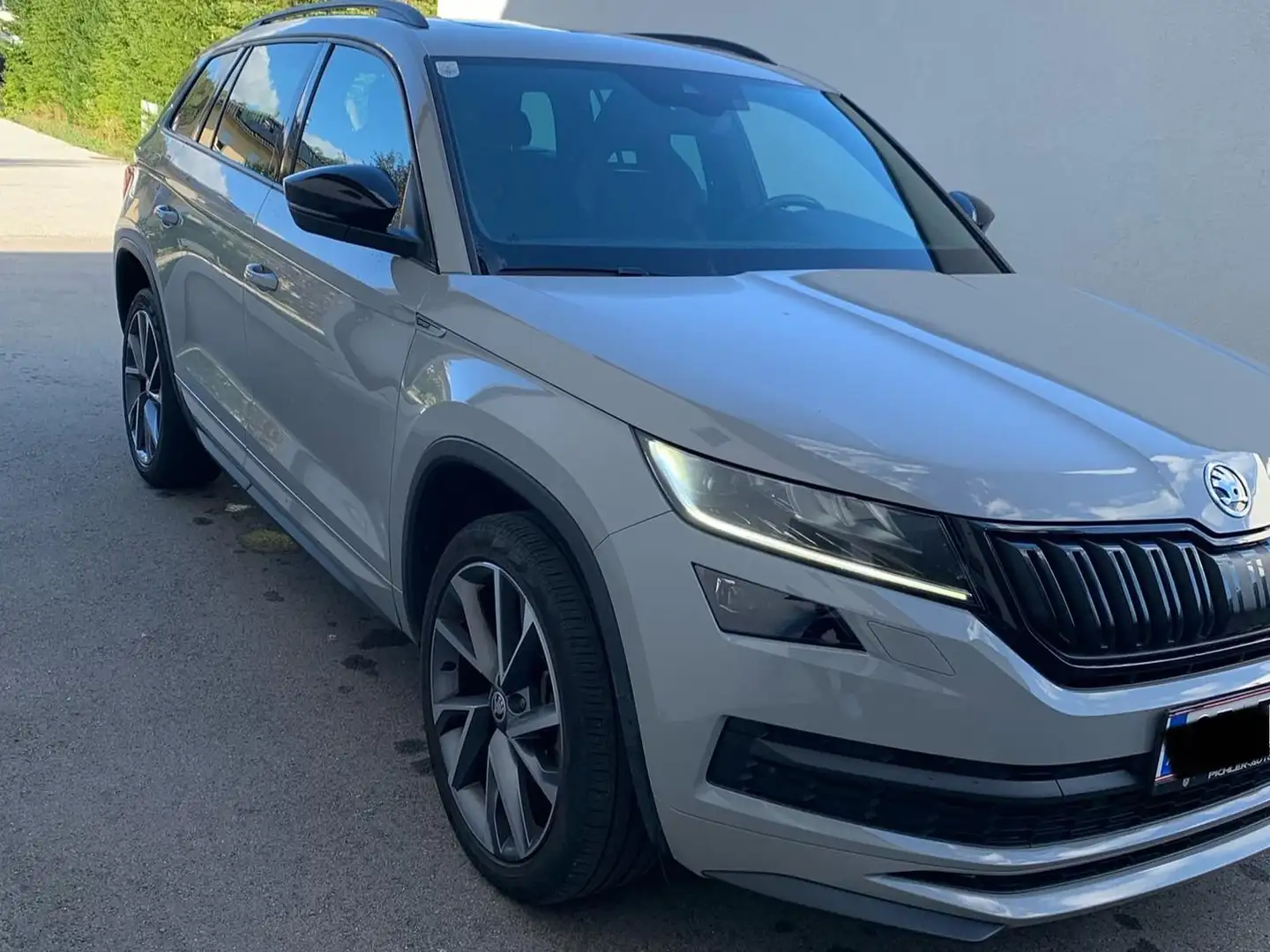 Skoda Kodiaq Kodiaq 2,0 TDI SCR Sportline DSG Sportline Grau - 2
