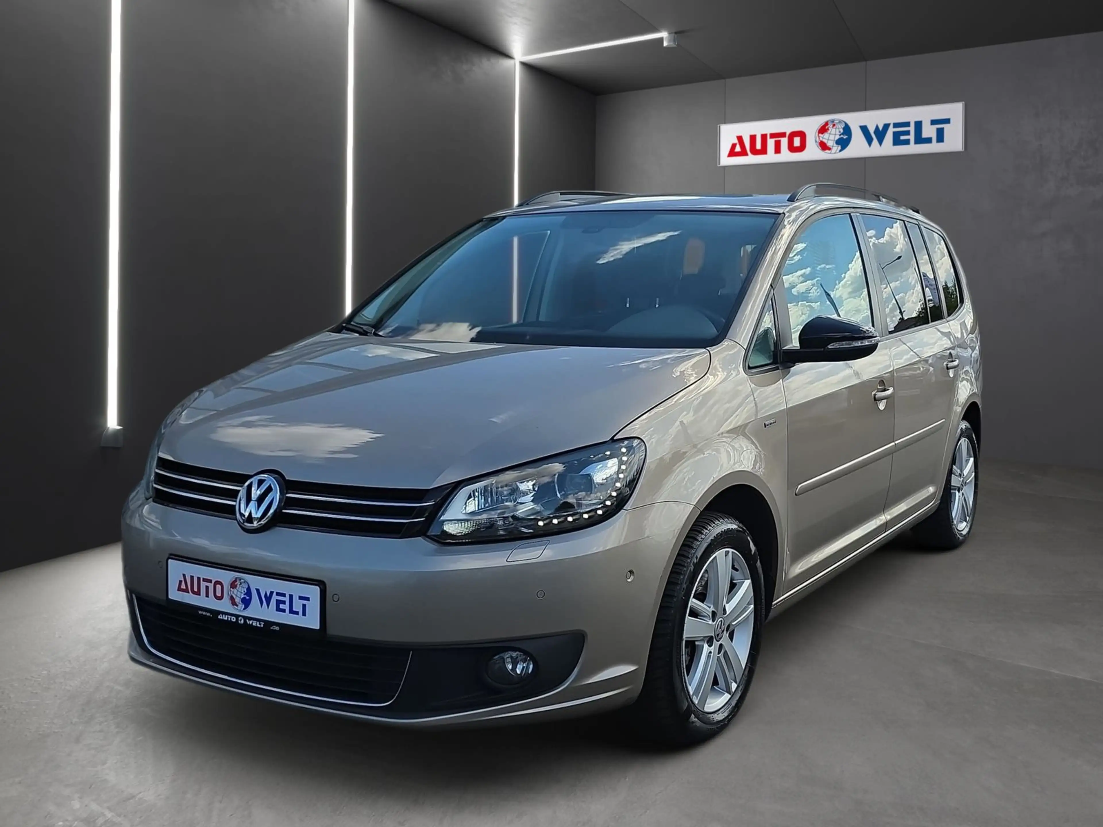 Volkswagen Touran 1.4 16V TSI Style Navi Panorama PDC AHK