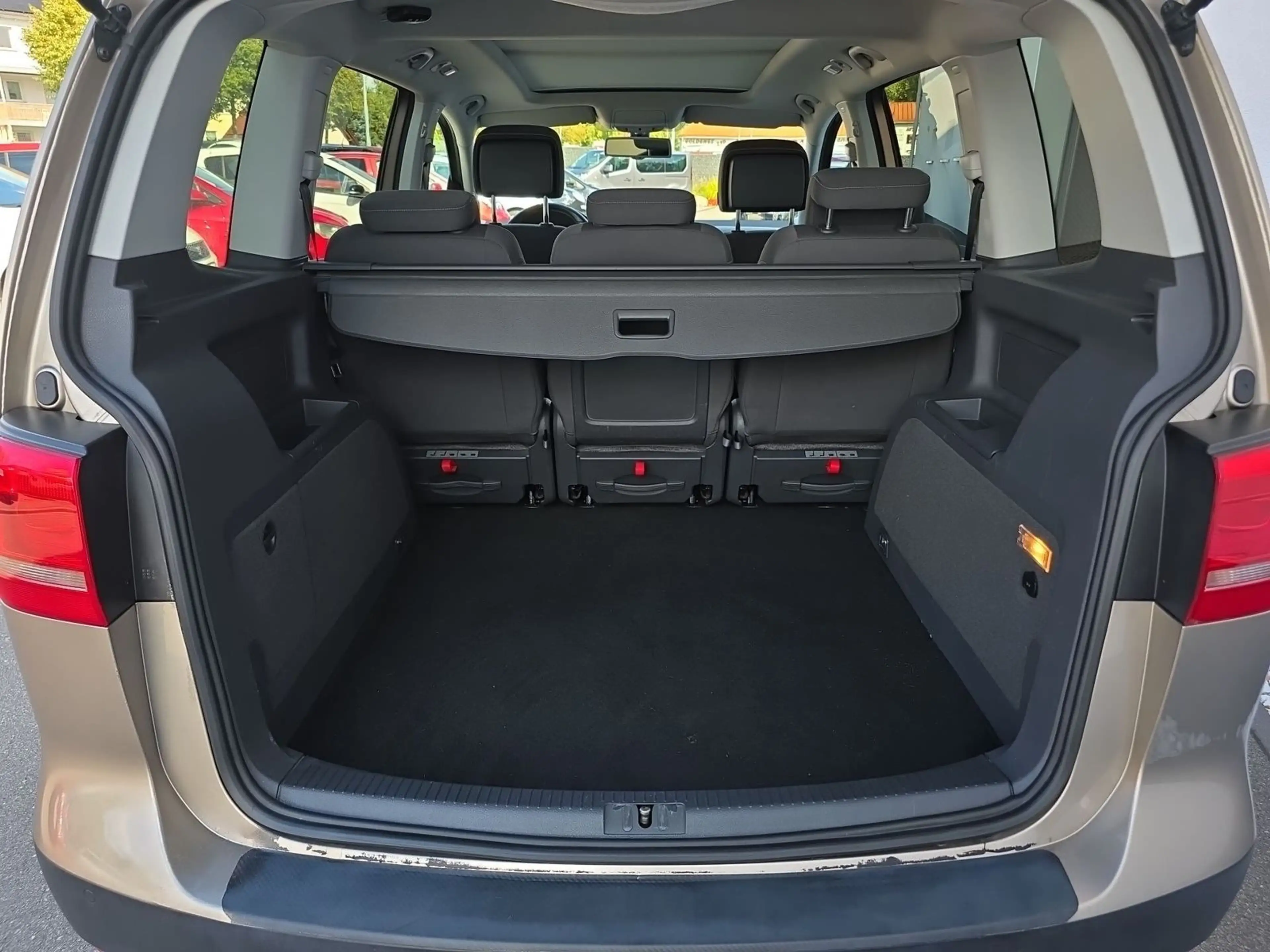 Volkswagen Touran 1.4 16V TSI Style Navi Panorama PDC AHK — photo 9