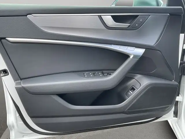 Audi S6 view 15