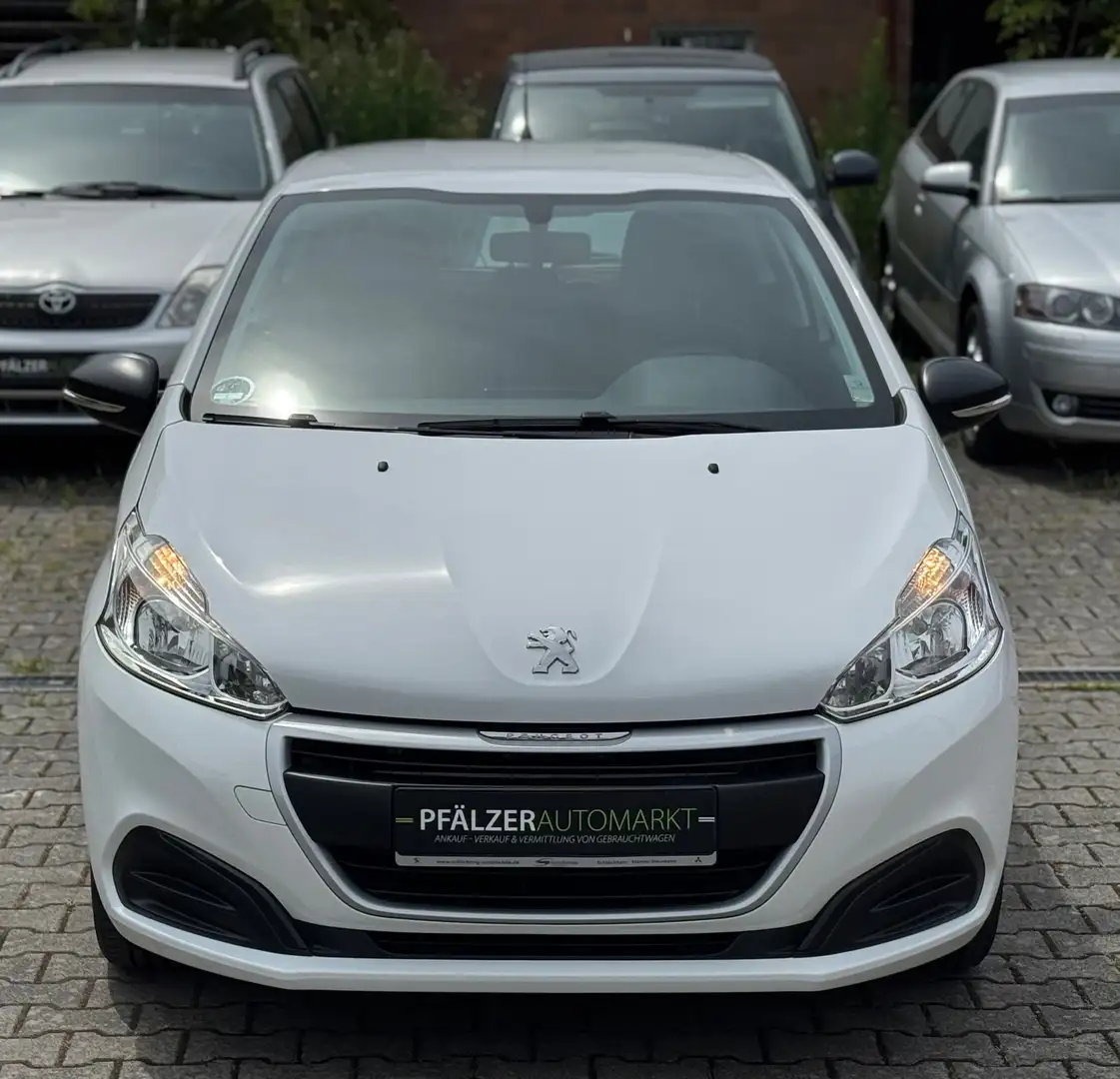 Peugeot 208 1.Hand 31.000 km Scheckheftgepflegt 8fach bereift Weiß - 2