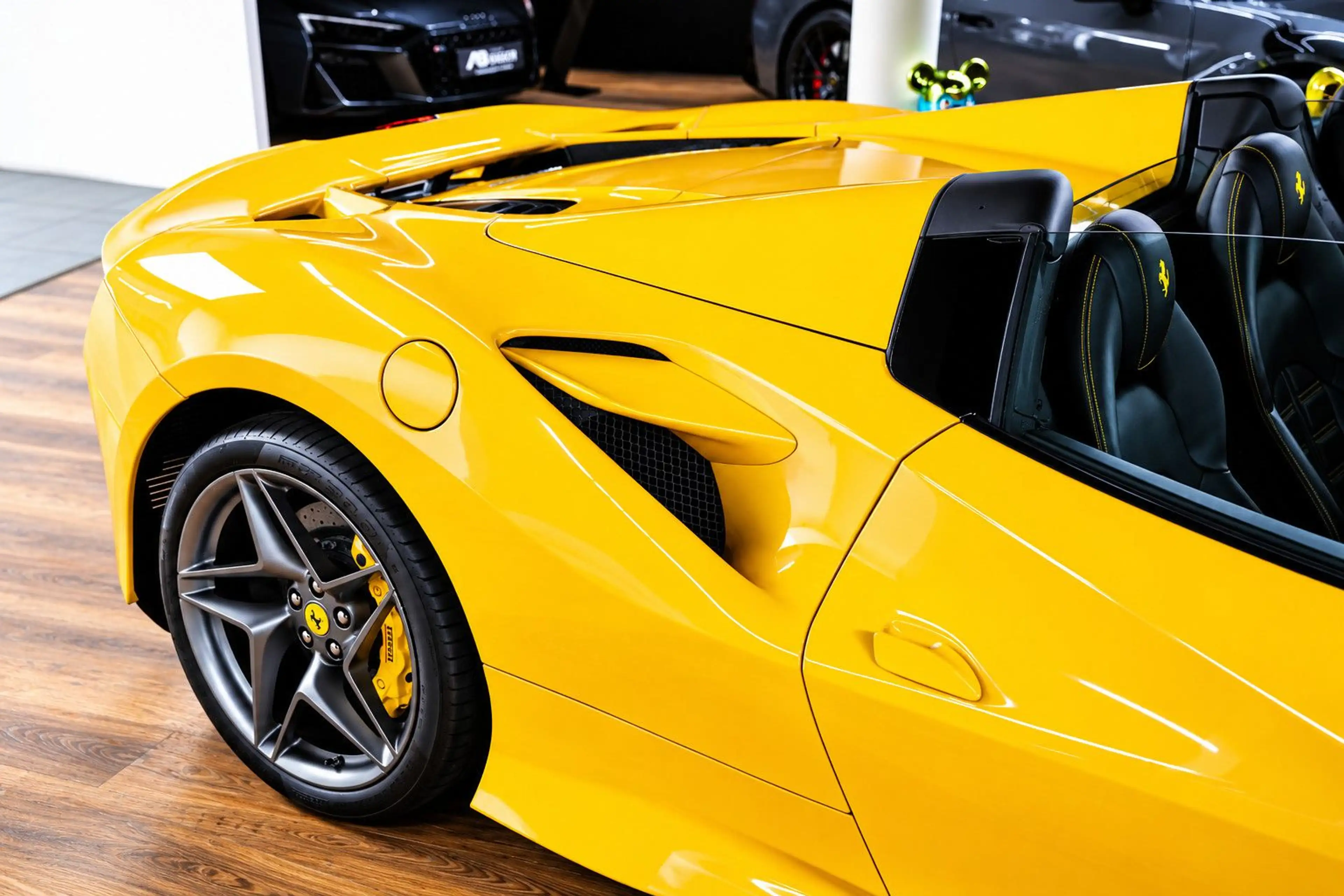 Ferrari F8 Spider Giallo Modena *Lift*Carbon*Kamera* — photo 11