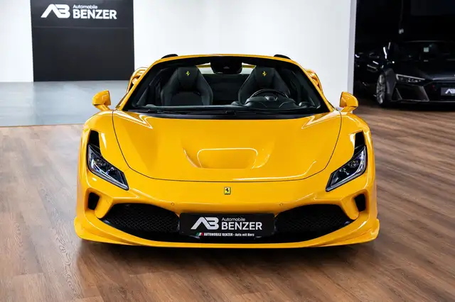 Ferrari F8 Tributo view 6