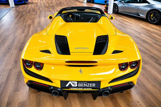 Ferrari F8 Tributo view 15