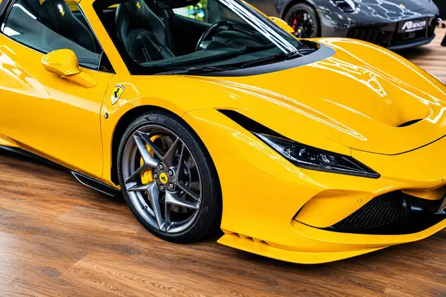 Ferrari F8 Tributo view 9
